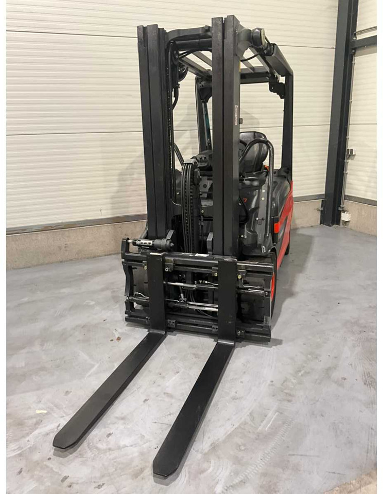 2017 LINDE E30L-01 3000KG FORK ADJUSTER FORKLIFT - Chariot élévateur: photos 5 2017 LINDE E30L-01 3000KG FORK ADJUSTER FORKLIFT - Chariot élévateur: photos 5