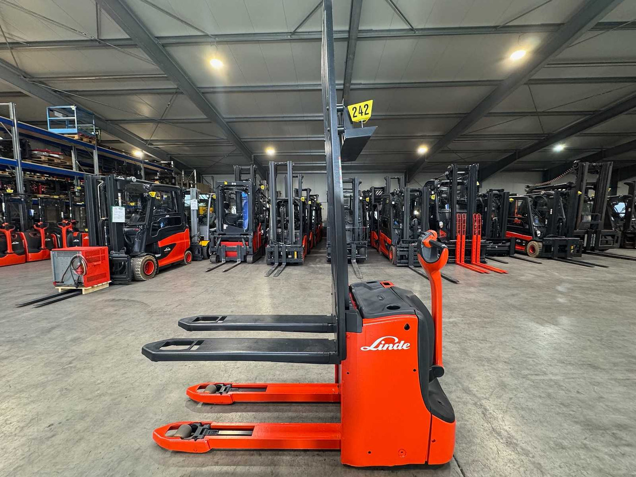 2017 LINDE T16L PALLET TRUCK ANT STACKER INITIAL STROKE 1,677 HOURS - Chariot élévateur: photos 1 2017 LINDE T16L PALLET TRUCK ANT STACKER INITIAL STROKE 1,677 HOURS - Chariot élévateur: photos 1