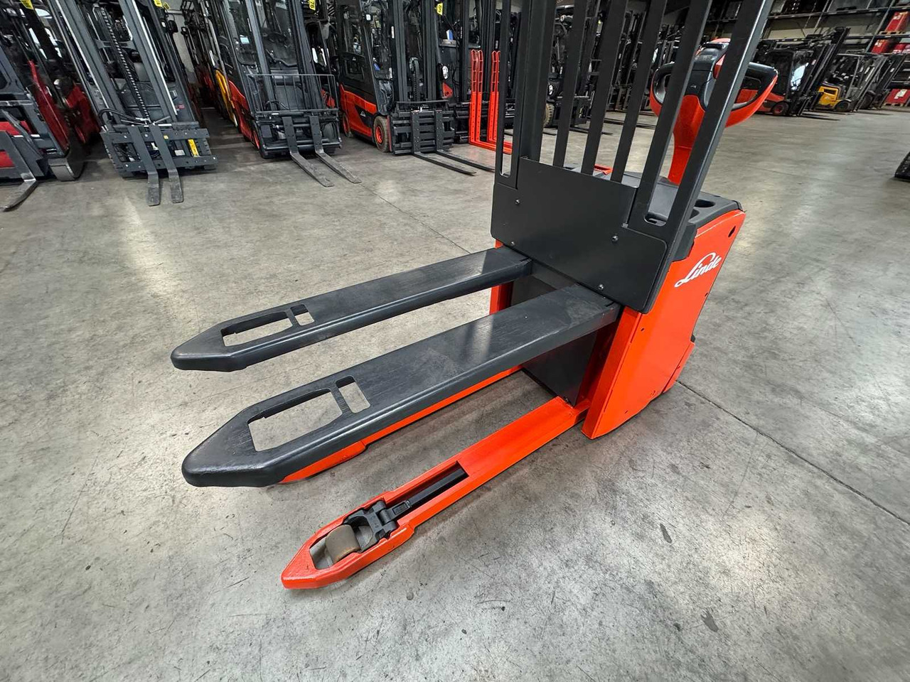 2017 LINDE T16L PALLET TRUCK ANT STACKER INITIAL STROKE 1,677 HOURS - Chariot élévateur: photos 4 2017 LINDE T16L PALLET TRUCK ANT STACKER INITIAL STROKE 1,677 HOURS - Chariot élévateur: photos 4