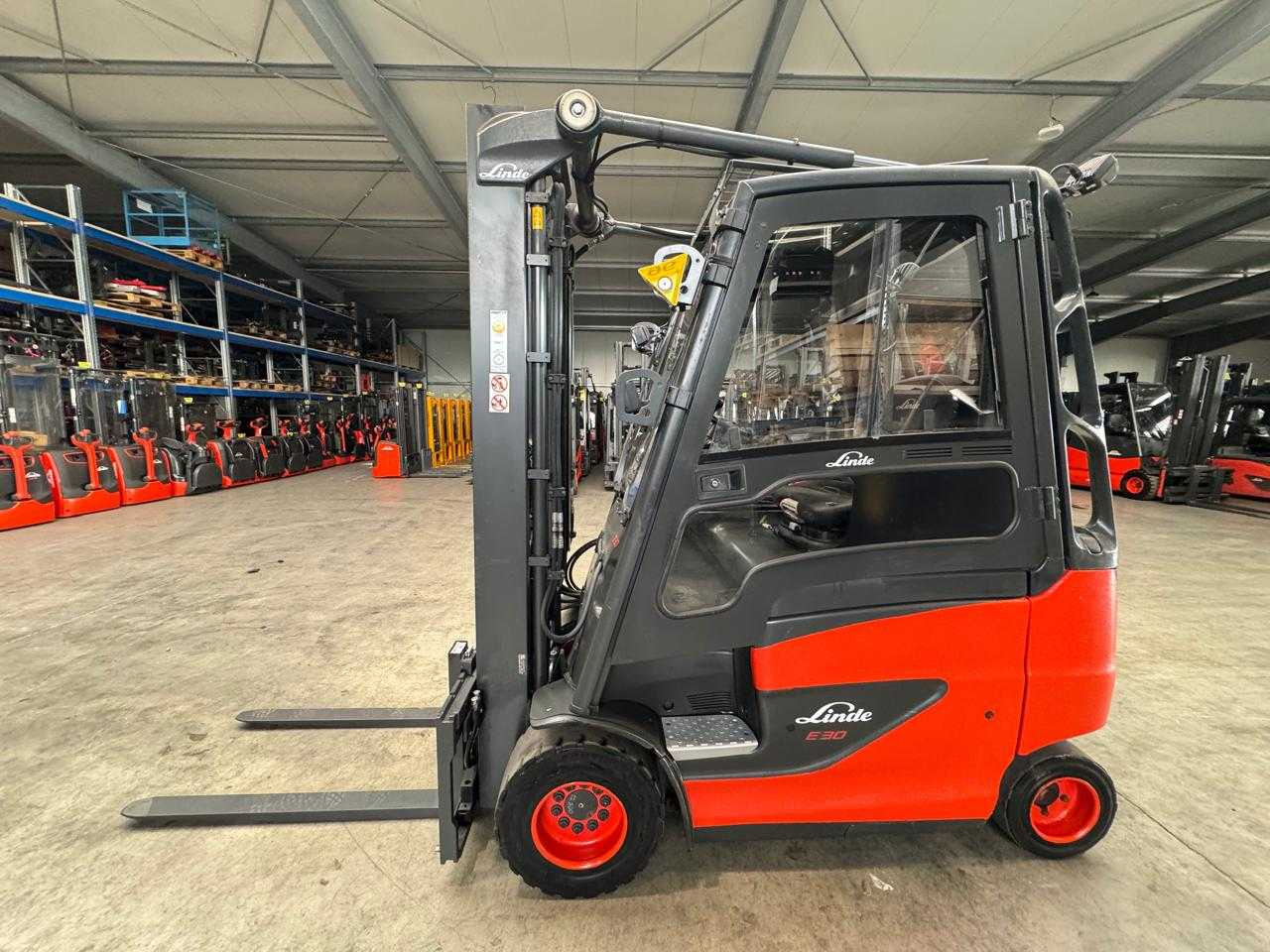 2017 SERVICE + UVV 09/2026 LINDE E30 3.000KG DUPLEX FREE LIFT 3RD + 4TH VALVE ELECTRIC FORKLIFT CAMERA - Chariot élévateur: photos 1 2017 SERVICE + UVV 09/2026 LINDE E30 3.000KG DUPLEX FREE LIFT 3RD + 4TH VALVE ELECTRIC FORKLIFT CAMERA - Chariot élévateur: photos 1