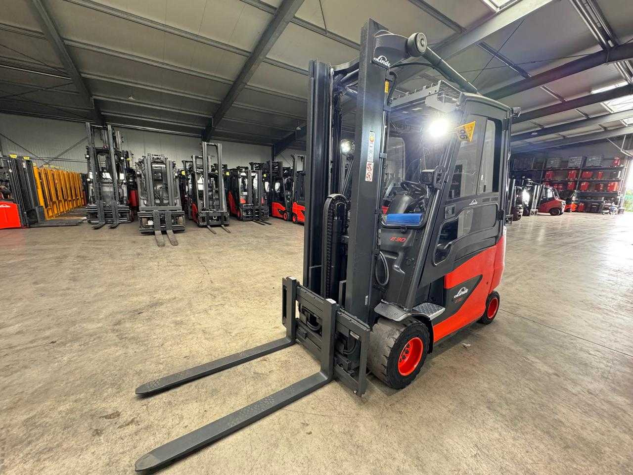 2017 SERVICE + UVV 09/2026 LINDE E30 3.000KG DUPLEX FREE LIFT 3RD + 4TH VALVE ELECTRIC FORKLIFT CAMERA - Chariot élévateur: photos 5 2017 SERVICE + UVV 09/2026 LINDE E30 3.000KG DUPLEX FREE LIFT 3RD + 4TH VALVE ELECTRIC FORKLIFT CAMERA - Chariot élévateur: photos 5