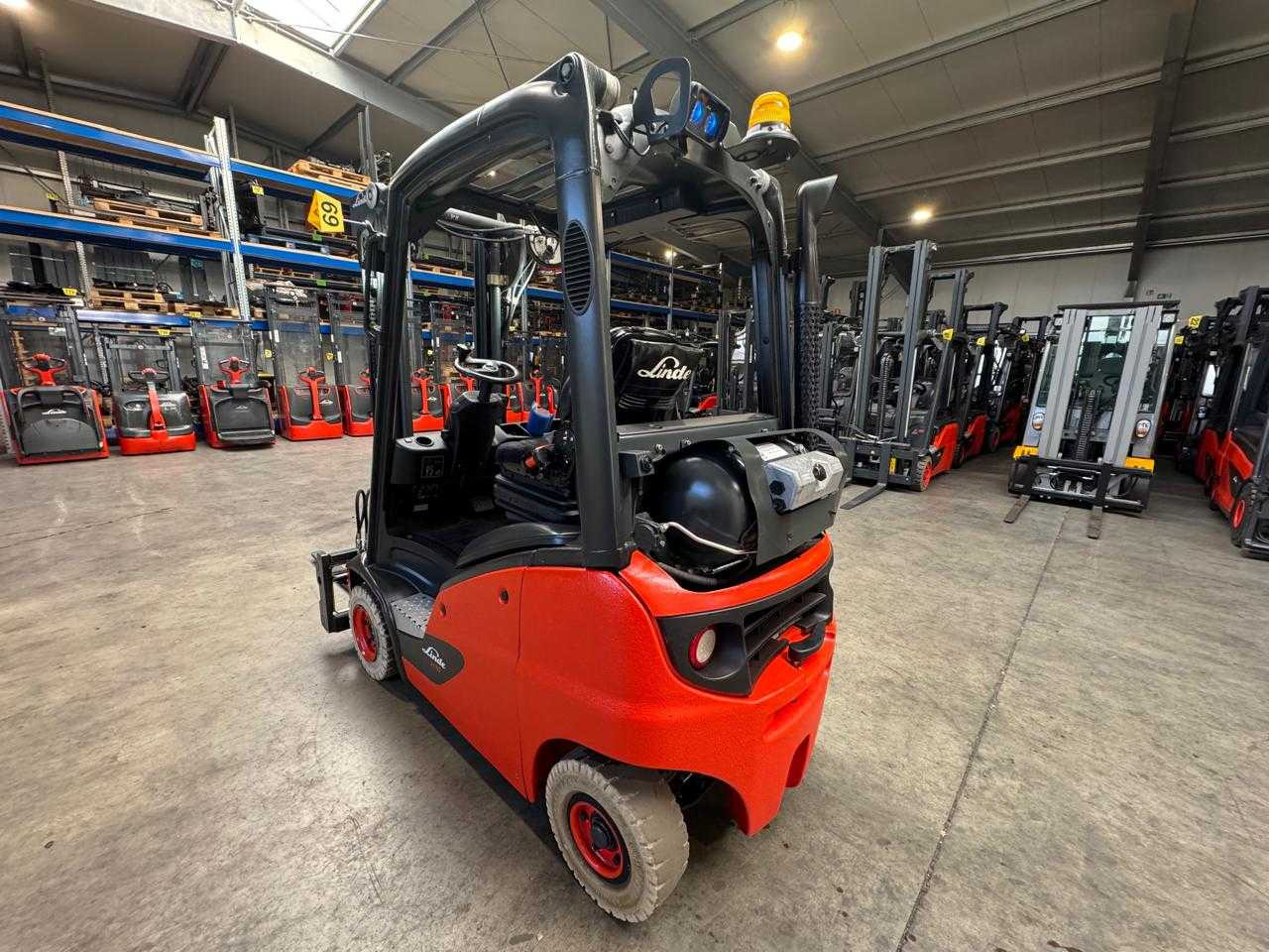 2017 SERVICE + UVV 10/2026 LINDE H16T 1,600KG 3RD + 4TH VALVE FORK ADJUSTER GAS FORKLIFT 6,710 HOURS - Chariot élévateur: photos 5 2017 SERVICE + UVV 10/2026 LINDE H16T 1,600KG 3RD + 4TH VALVE FORK ADJUSTER GAS FORKLIFT 6,710 HOURS - Chariot élévateur: photos 5