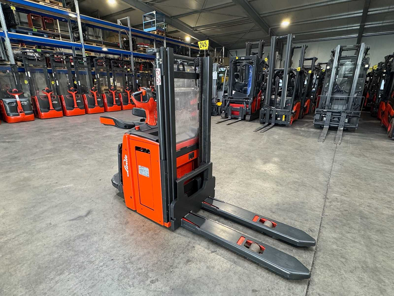 2017 SERVICE +UVV 10/2026 LINDE L14AP EVO 1.400KG SCALE PALLET TRUCK ANT 3.817 HOURS - Chariot élévateur: photos 5 2017 SERVICE +UVV 10/2026 LINDE L14AP EVO 1.400KG SCALE PALLET TRUCK ANT 3.817 HOURS - Chariot élévateur: photos 5