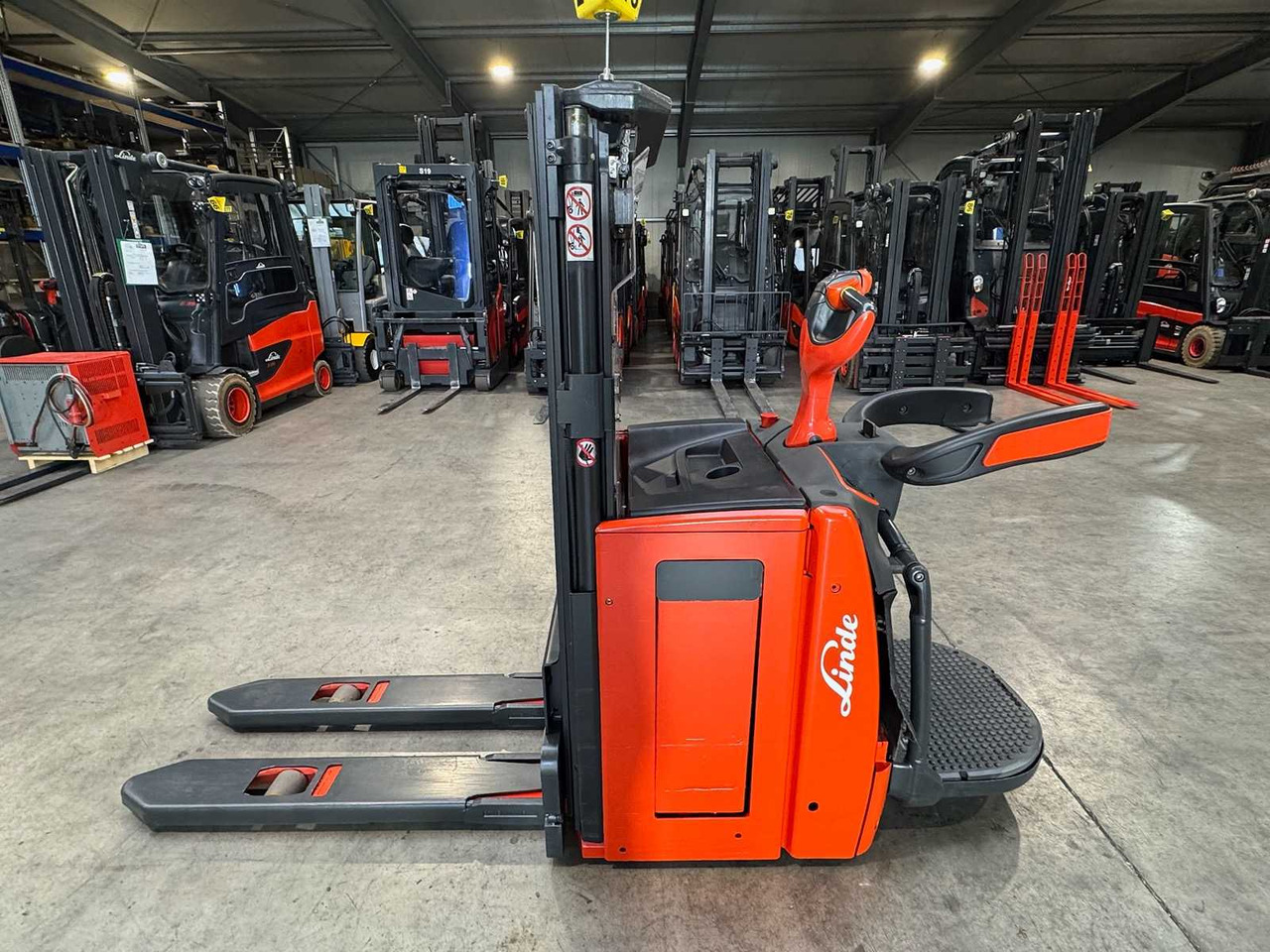 2017 SERVICE +UVV 10/2026 LINDE L14AP EVO 1.400KG SCALE PALLET TRUCK ANT 3.817 HOURS - Chariot élévateur: photos 2 2017 SERVICE +UVV 10/2026 LINDE L14AP EVO 1.400KG SCALE PALLET TRUCK ANT 3.817 HOURS - Chariot élévateur: photos 2