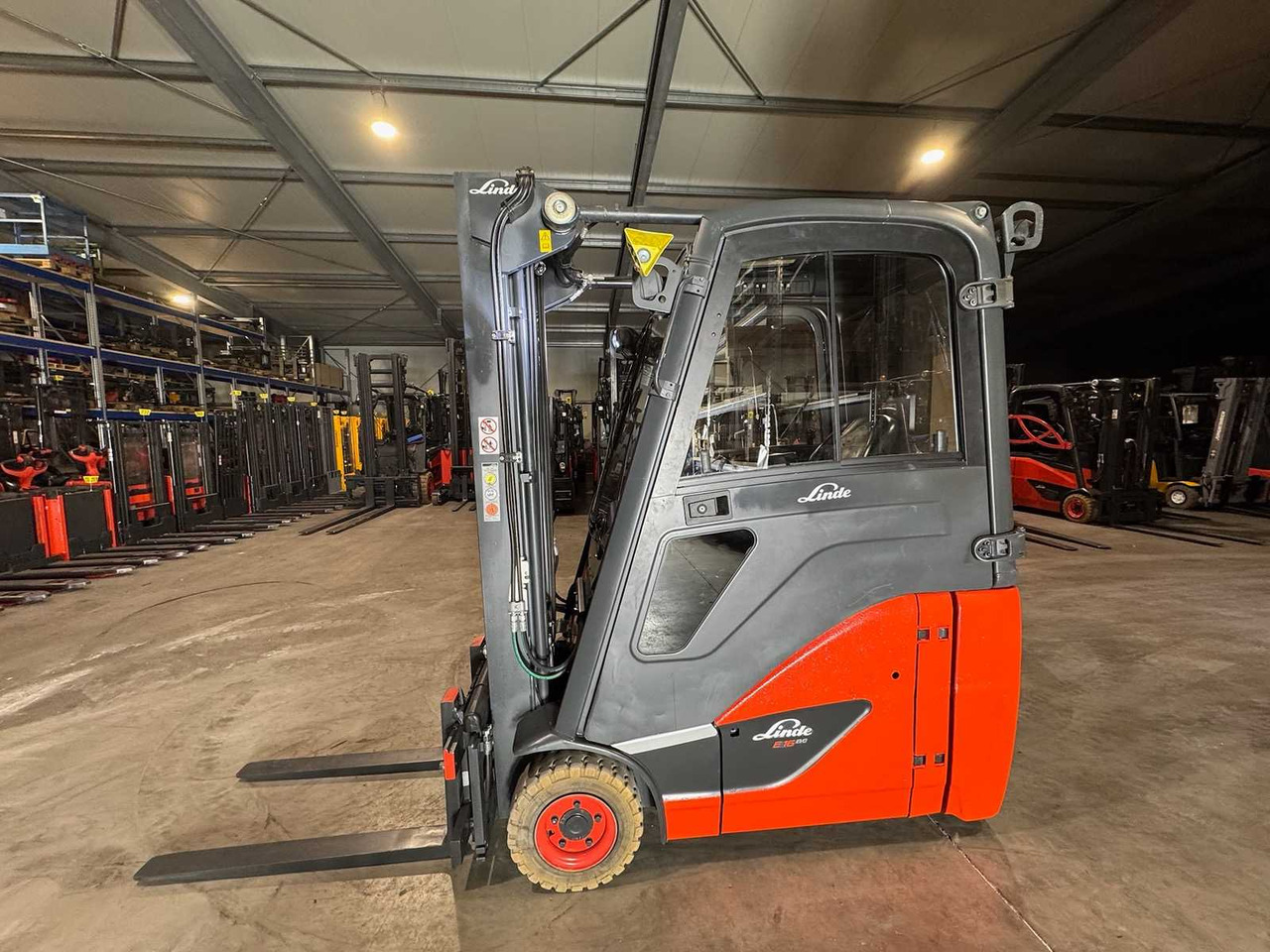 2017 SERVICE + UVV 11/2026 LINDE E16H EVO TRIPLEX 3RD + 4TH VALVE CAB ELECTRIC FORKLIFT 3,811 HOURS - Chariot élévateur: photos 2 2017 SERVICE + UVV 11/2026 LINDE E16H EVO TRIPLEX 3RD + 4TH VALVE CAB ELECTRIC FORKLIFT 3,811 HOURS - Chariot élévateur: photos 2
