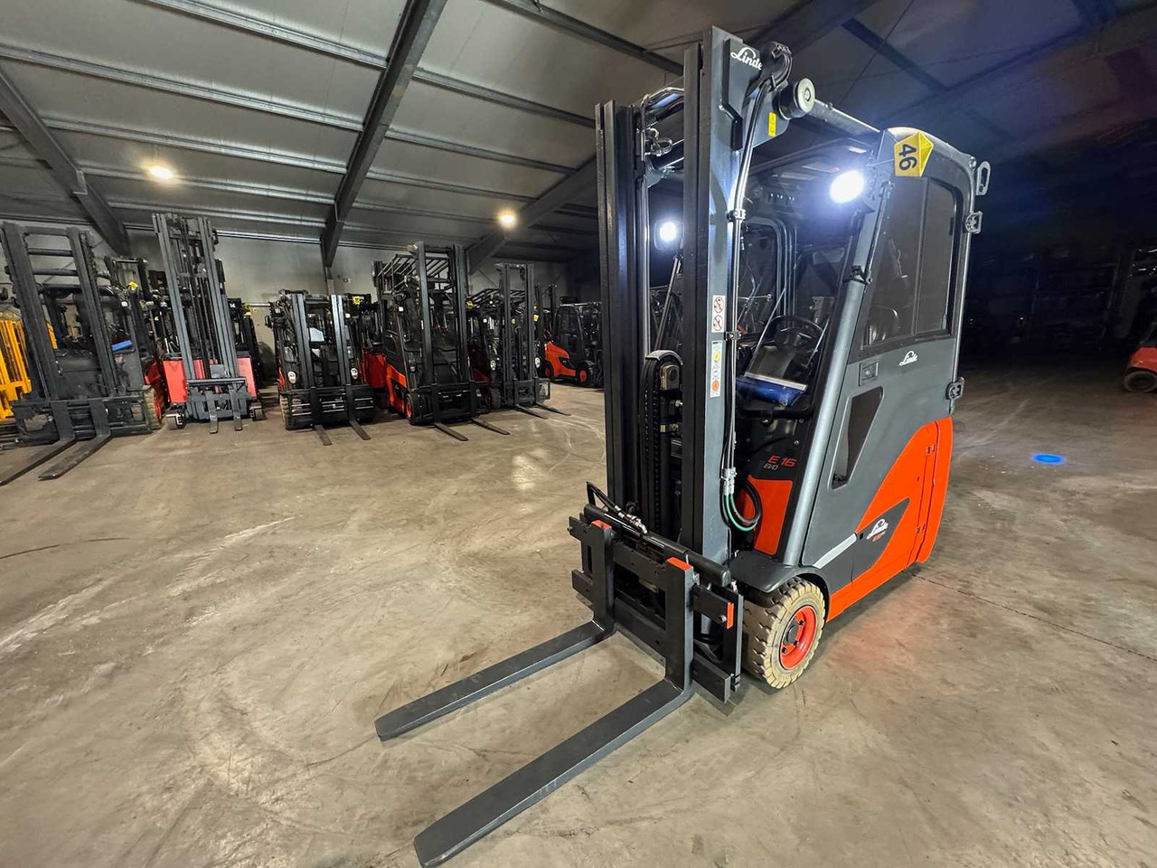 2017 SERVICE + UVV 11/2026 LINDE E16H EVO TRIPLEX 3RD + 4TH VALVE CAB ELECTRIC FORKLIFT 3,811 HOURS - Chariot élévateur: photos 4 2017 SERVICE + UVV 11/2026 LINDE E16H EVO TRIPLEX 3RD + 4TH VALVE CAB ELECTRIC FORKLIFT 3,811 HOURS - Chariot élévateur: photos 4