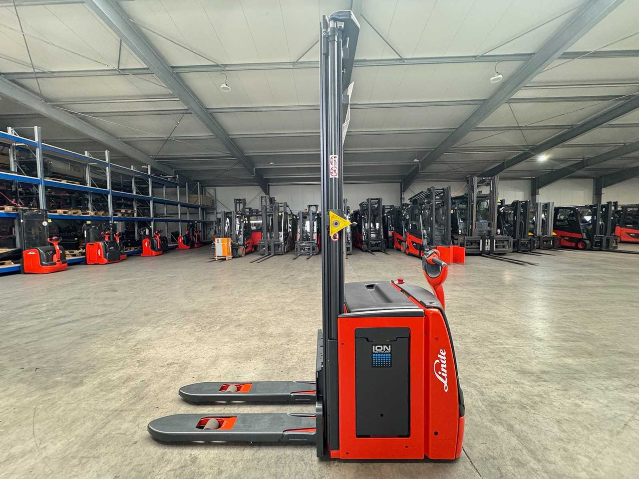 2018 SERVICE +UVV 09/2026 LINDE L14 LITHIUM LI-ION 1,400KG PALLET TRUCK ANT 2,765 HOURS - Chariot élévateur: photos 2 2018 SERVICE +UVV 09/2026 LINDE L14 LITHIUM LI-ION 1,400KG PALLET TRUCK ANT 2,765 HOURS - Chariot élévateur: photos 2