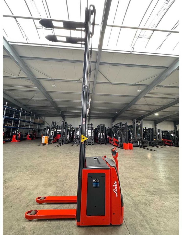 2018 SERVICE +UVV 09/2026 LINDE L14 LITHIUM LI-ION 1,400KG PALLET TRUCK ANT 2,765 HOURS - Chariot élévateur: photos 4 2018 SERVICE +UVV 09/2026 LINDE L14 LITHIUM LI-ION 1,400KG PALLET TRUCK ANT 2,765 HOURS - Chariot élévateur: photos 4