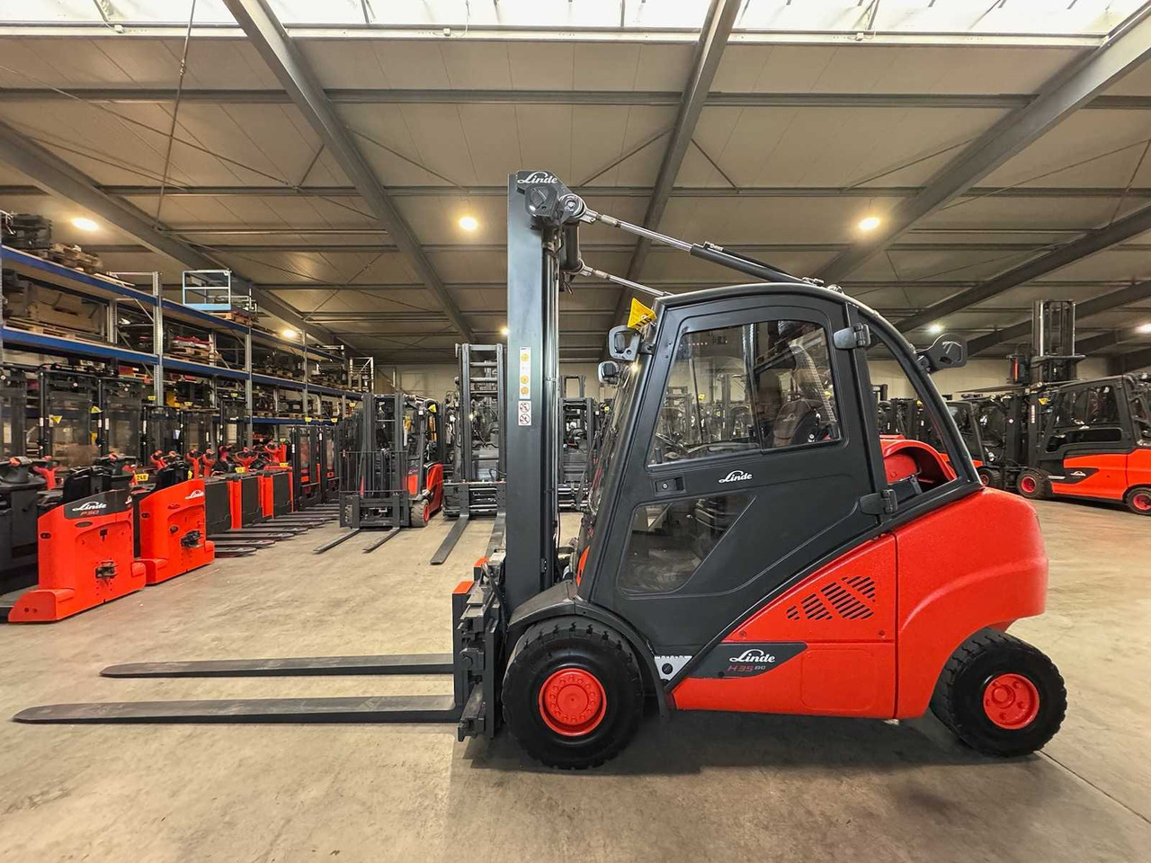 2020 LINDE H35T 3.500KG 3.+4TH VALVE 177CM FORK ADJUSTER TRIPLEX 645CM GAS FORKLIFT FORKLIFT - Chariot élévateur: photos 4 2020 LINDE H35T 3.500KG 3.+4TH VALVE 177CM FORK ADJUSTER TRIPLEX 645CM GAS FORKLIFT FORKLIFT - Chariot élévateur: photos 4