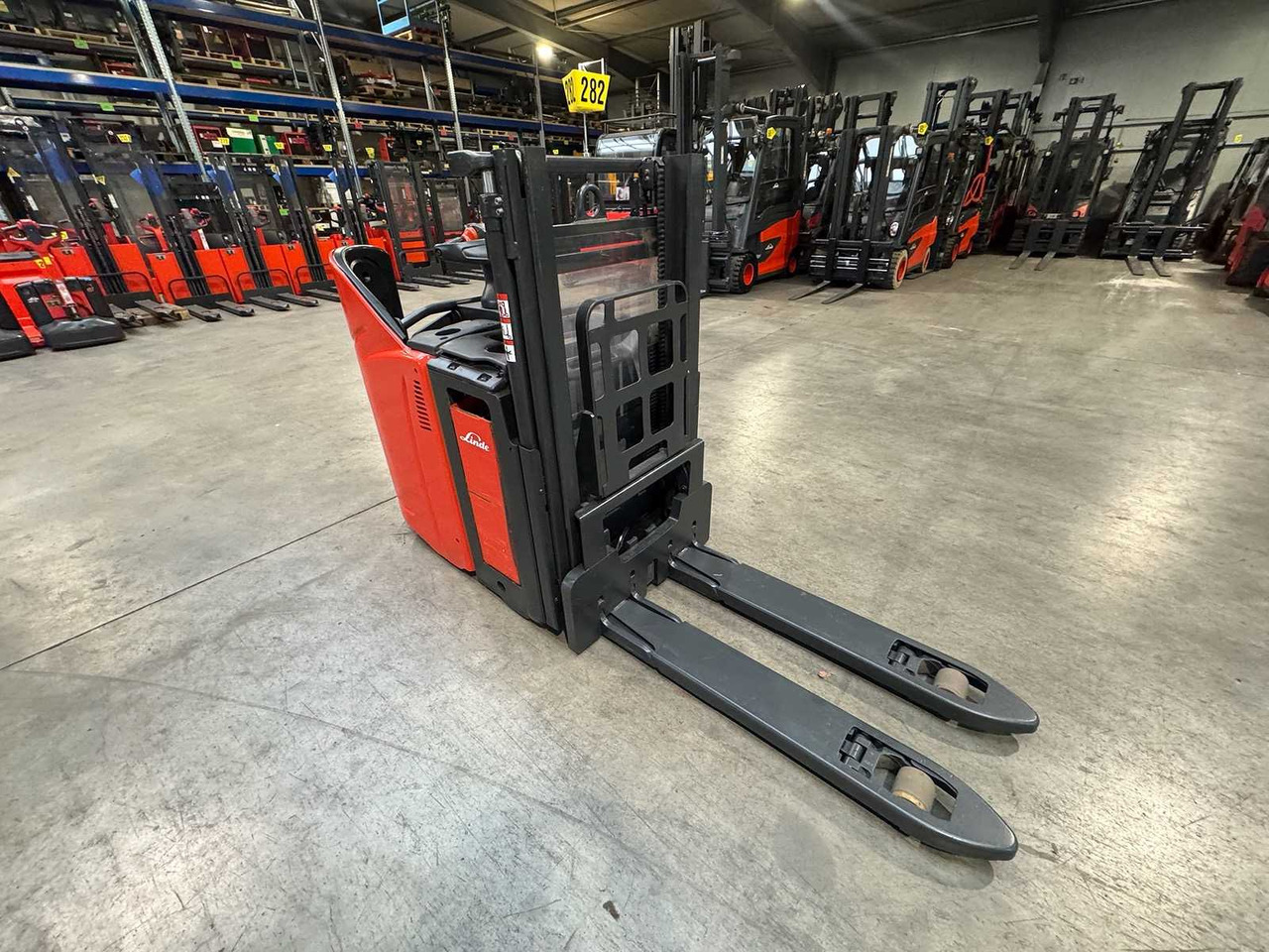 2021 SERVICE + UVV 12/2026 LINDE L12AP 1,200KG INITIAL LIFT PALLET TRUCK ANT 3,546 HOURS - Chariot élévateur: photos 4 2021 SERVICE + UVV 12/2026 LINDE L12AP 1,200KG INITIAL LIFT PALLET TRUCK ANT 3,546 HOURS - Chariot élévateur: photos 4