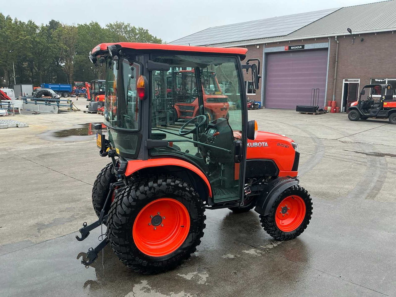 2022 KUBOTA B2261 FOUR WHEEL DRIVE FARM TRACTOR - Tracteur agricole: photos 4 2022 KUBOTA B2261 FOUR WHEEL DRIVE FARM TRACTOR - Tracteur agricole: photos 4