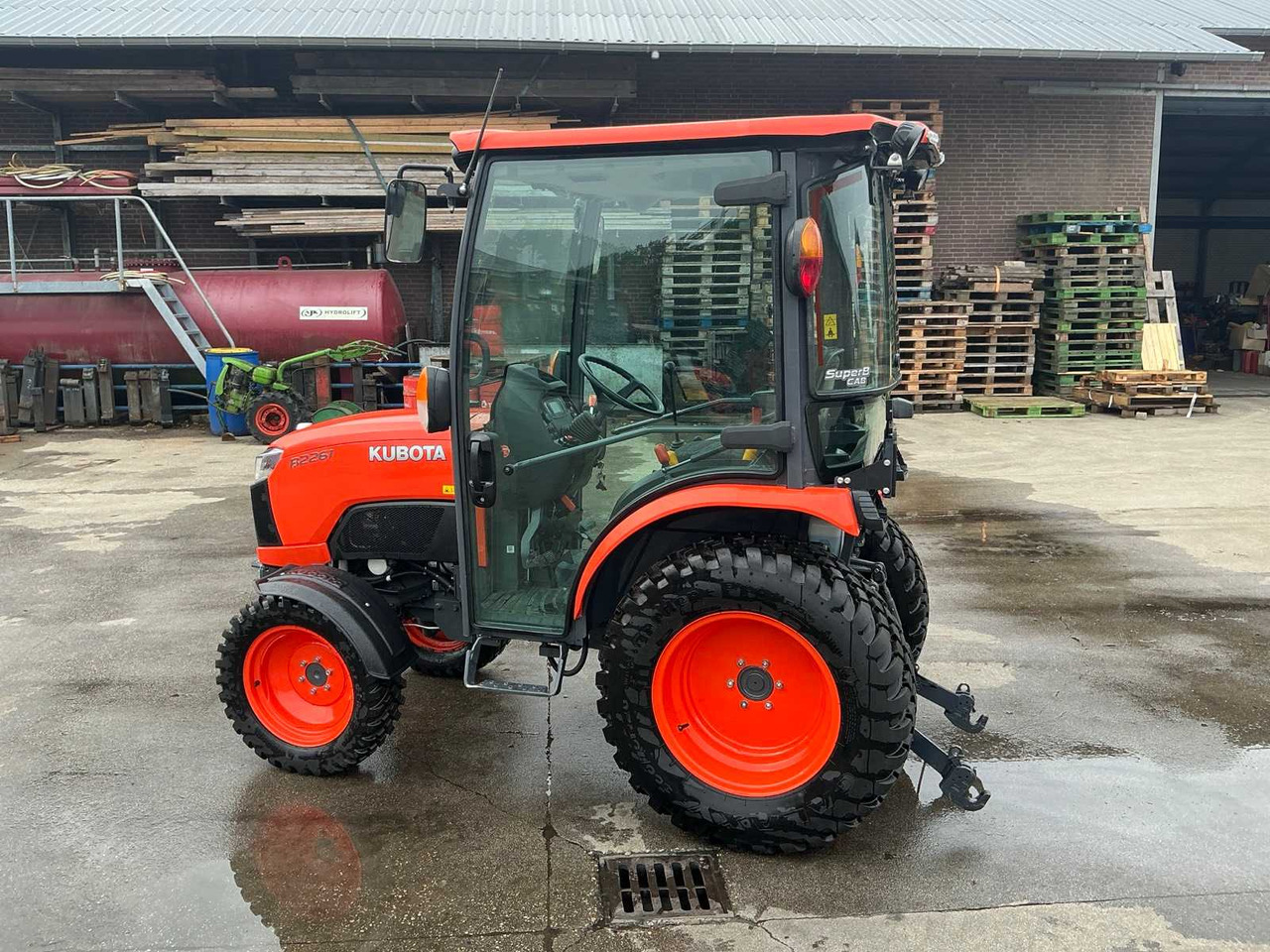 2022 KUBOTA B2261 FOUR WHEEL DRIVE FARM TRACTOR - Tracteur agricole: photos 2 2022 KUBOTA B2261 FOUR WHEEL DRIVE FARM TRACTOR - Tracteur agricole: photos 2