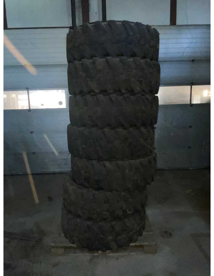 315/80 R22.5 - Pneus et jantes pour Tracteur agricole: photos 2 315/80 R22.5 - Pneus et jantes pour Tracteur agricole: photos 2