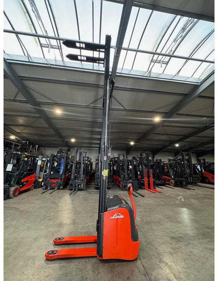 32/2019 SERVICE +UVV 10/2026 LINDE L14 TRIPLEX 470CM PALLET TRUCK ANT 1,983 HOURS - Chariot élévateur: photos 4 32/2019 SERVICE +UVV 10/2026 LINDE L14 TRIPLEX 470CM PALLET TRUCK ANT 1,983 HOURS - Chariot élévateur: photos 4