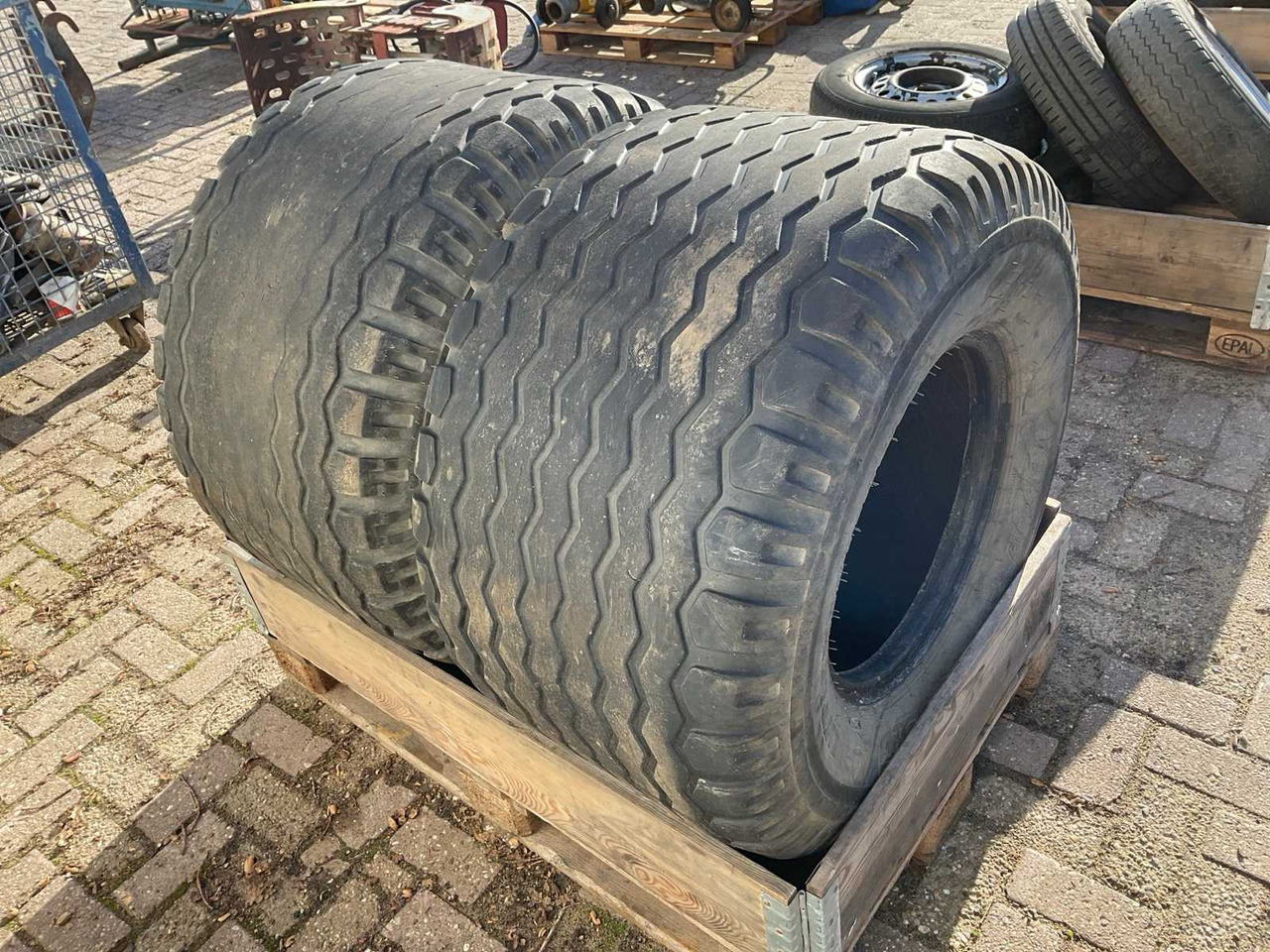 BKT IMPLEMENT-AW708 BAND (2X) - Pelle sur pneus: photos 1 BKT IMPLEMENT-AW708 BAND (2X) - Pelle sur pneus: photos 1