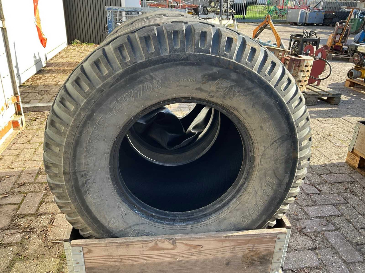 BKT IMPLEMENT-AW708 BAND (2X) - Pelle sur pneus: photos 2 BKT IMPLEMENT-AW708 BAND (2X) - Pelle sur pneus: photos 2