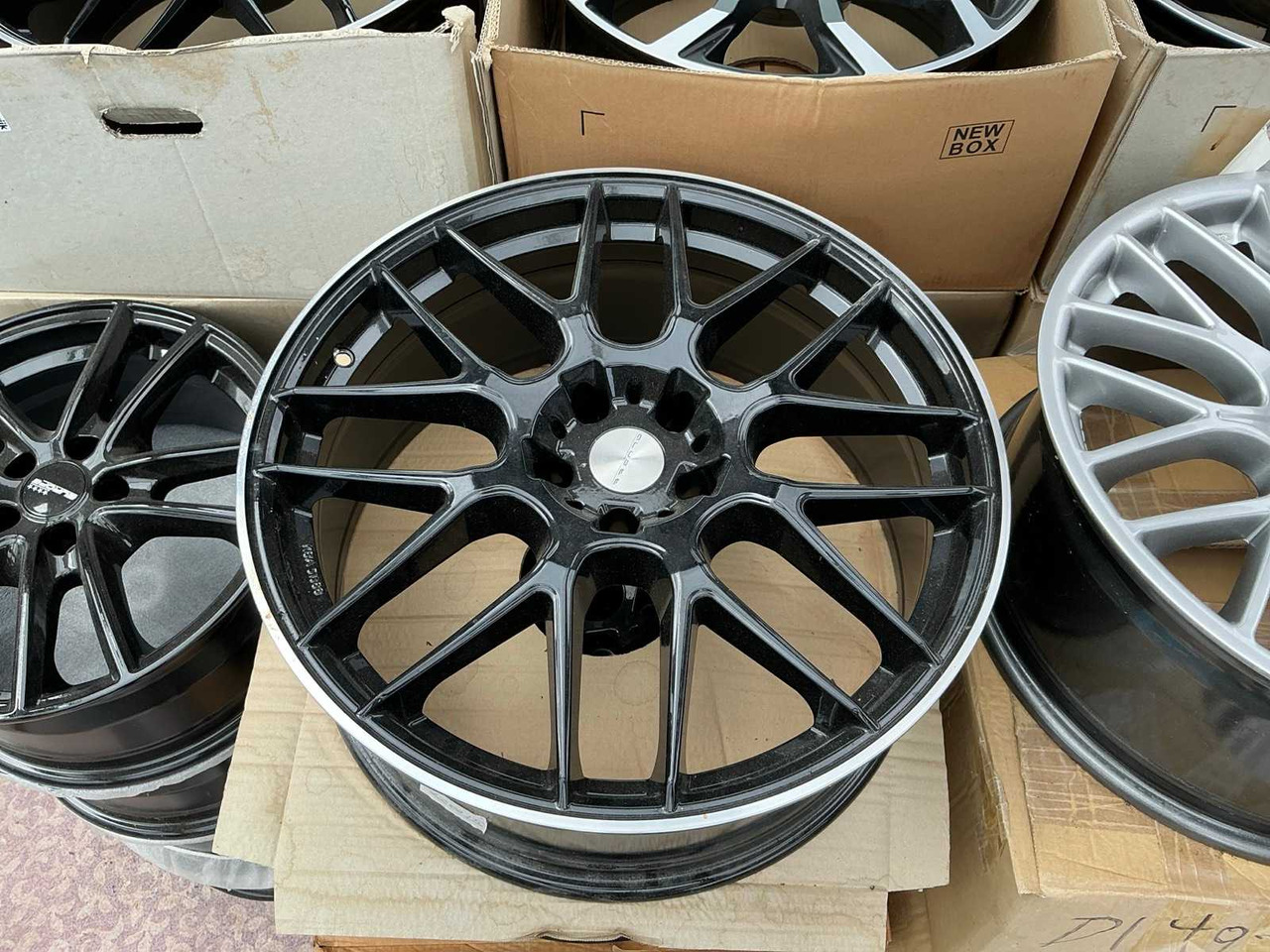 Bundle of alloy rims - Pneus et jantes pour Tracteur agricole: photos 4 Bundle of alloy rims - Pneus et jantes pour Tracteur agricole: photos 4