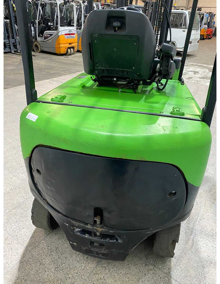 CATERPILLAR - 2011 - EP30K PAC - FORKLIFT - Chariot élévateur: photos 3 CATERPILLAR - 2011 - EP30K PAC - FORKLIFT - Chariot élévateur: photos 3