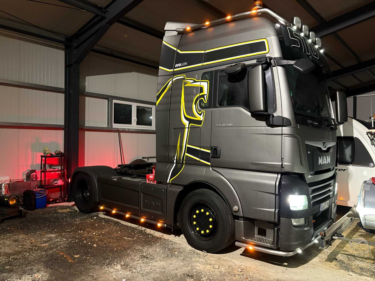 MAN TGX 18.510 4X2 BLS – SPECIAL MODEL "INDIVIDUAL" – YEAR OF CONSTRUCTION 2019 / SEMITRAILER - Camion: photos 1 MAN TGX 18.510 4X2 BLS – SPECIAL MODEL "INDIVIDUAL" – YEAR OF CONSTRUCTION 2019 / SEMITRAILER - Camion: photos 1