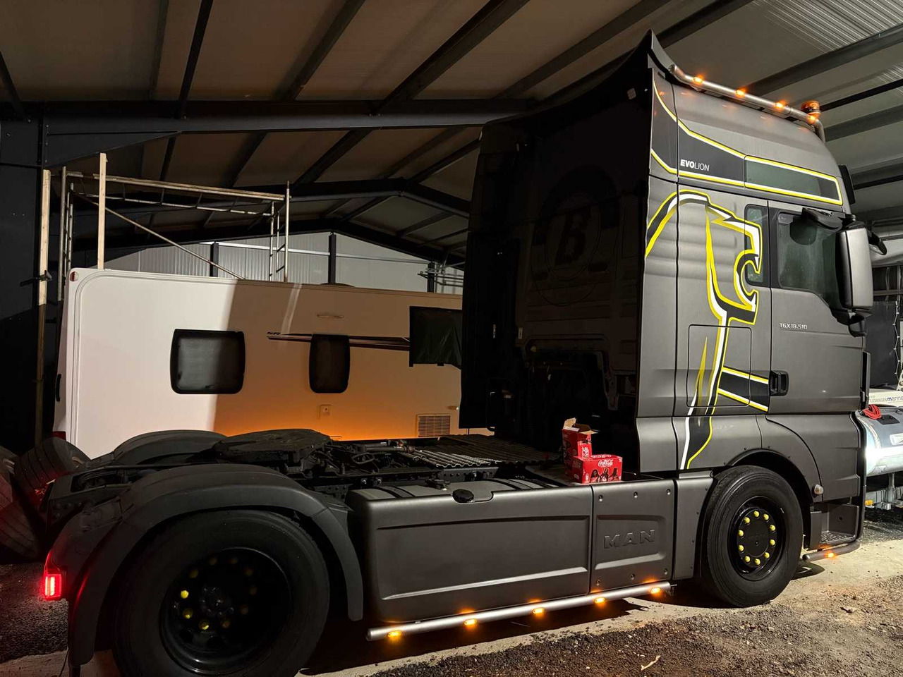 MAN TGX 18.510 4X2 BLS – SPECIAL MODEL "INDIVIDUAL" – YEAR OF CONSTRUCTION 2019 / SEMITRAILER - Camion: photos 5 MAN TGX 18.510 4X2 BLS – SPECIAL MODEL "INDIVIDUAL" – YEAR OF CONSTRUCTION 2019 / SEMITRAILER - Camion: photos 5