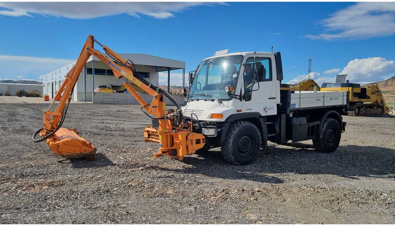 MERCEDES BENZ UNIMOG U 300 UTILITY TRUCK WITH ACCESORIES - 2006 - Camion: photos 1 MERCEDES BENZ UNIMOG U 300 UTILITY TRUCK WITH ACCESORIES - 2006 - Camion: photos 1