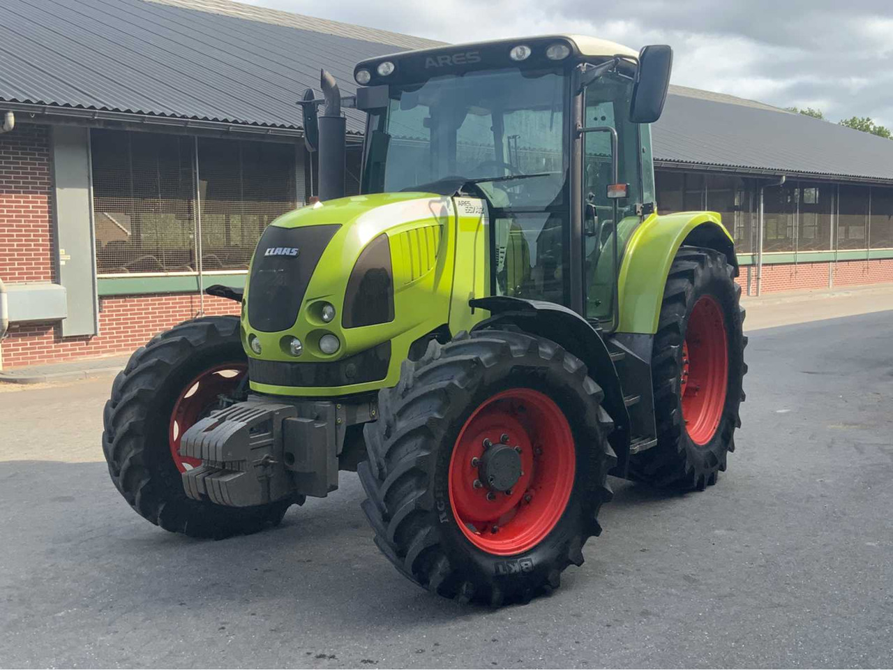 Claas Ares 557 ATZ - Tracteur agricole: photos 1 Claas Ares 557 ATZ - Tracteur agricole: photos 1