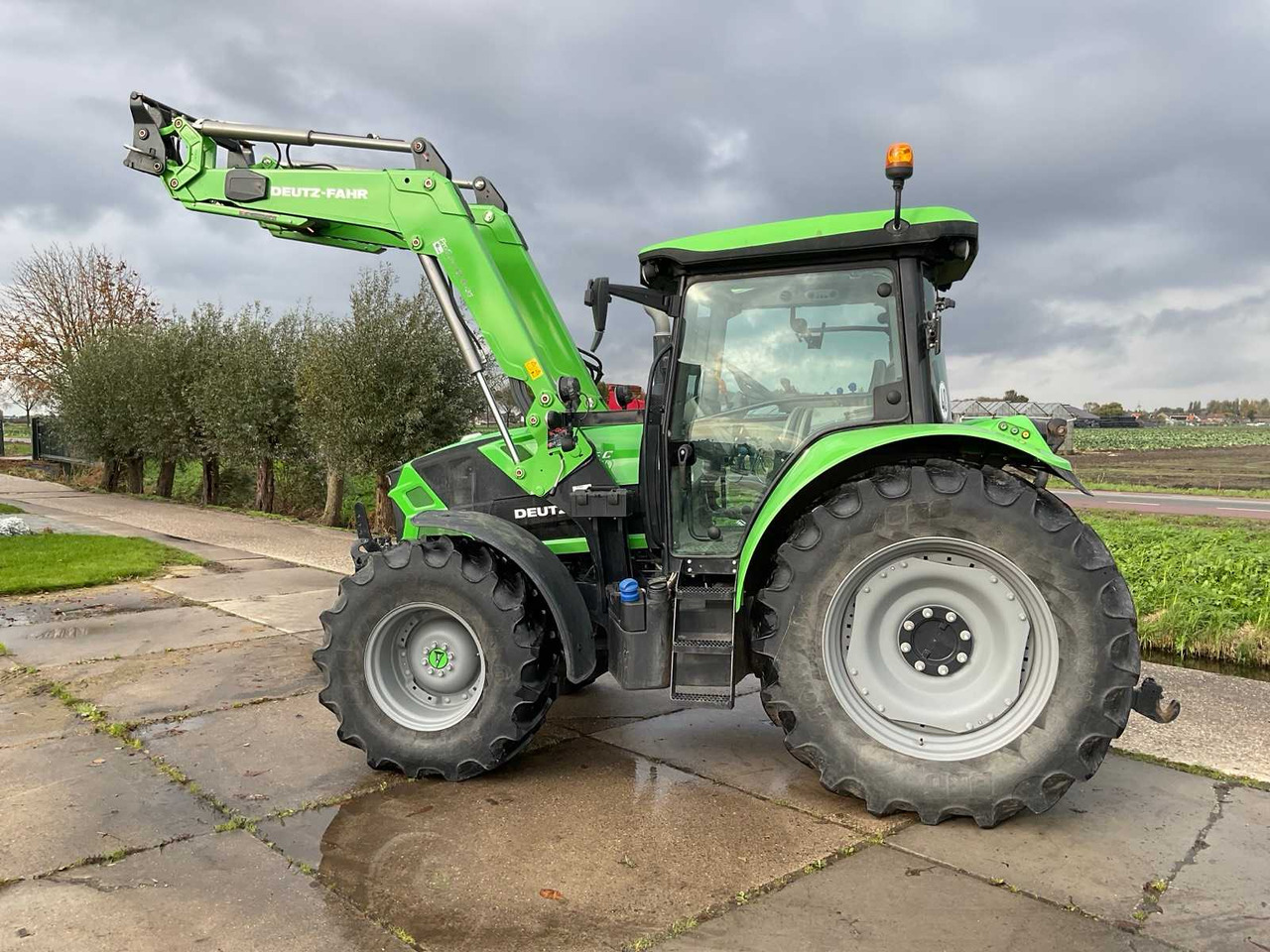 Tracteur agricole Deutz-Fahr 2024 DEUTZ-FAHR 6135C RV SHIFT FOUR WHEEL DRIVE FARM TRACTOR: photos 9 Tracteur agricole Deutz-Fahr 2024 DEUTZ-FAHR 6135C RV SHIFT FOUR WHEEL DRIVE FARM TRACTOR: photos 9