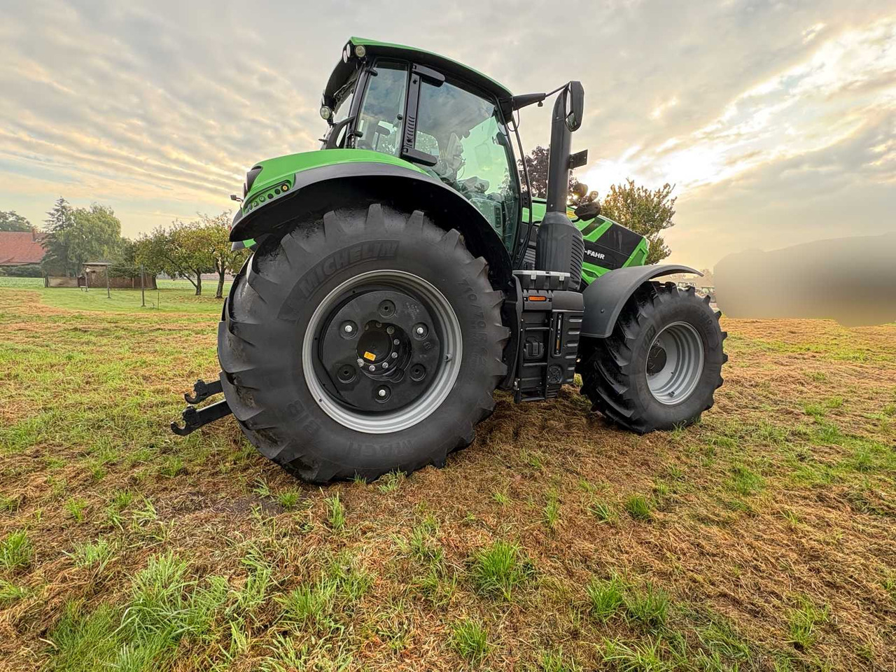 Deutz-Fahr 8280 TTV - Tracteur agricole: photos 4 Deutz-Fahr 8280 TTV - Tracteur agricole: photos 4