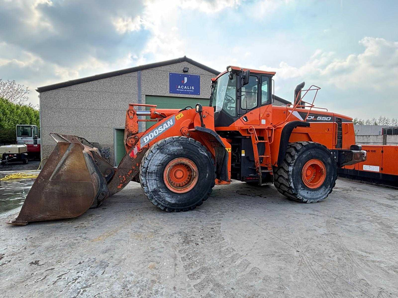 Doosan DL550 - Chargeuse sur pneus: photos 2 Doosan DL550 - Chargeuse sur pneus: photos 2