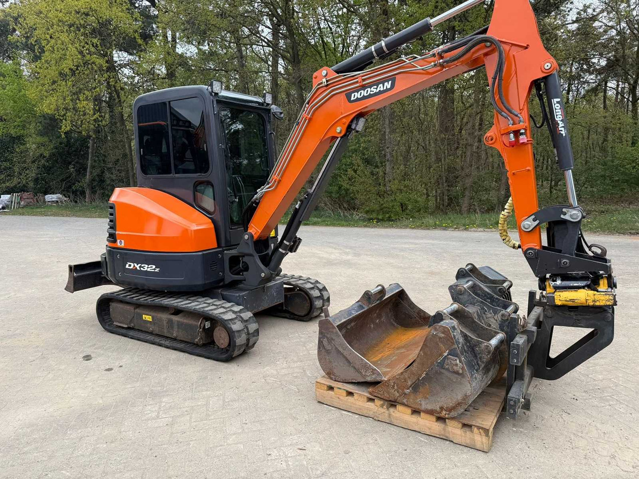 Doosan DX32Z - Pelle sur chenille: photos 1 Doosan DX32Z - Pelle sur chenille: photos 1