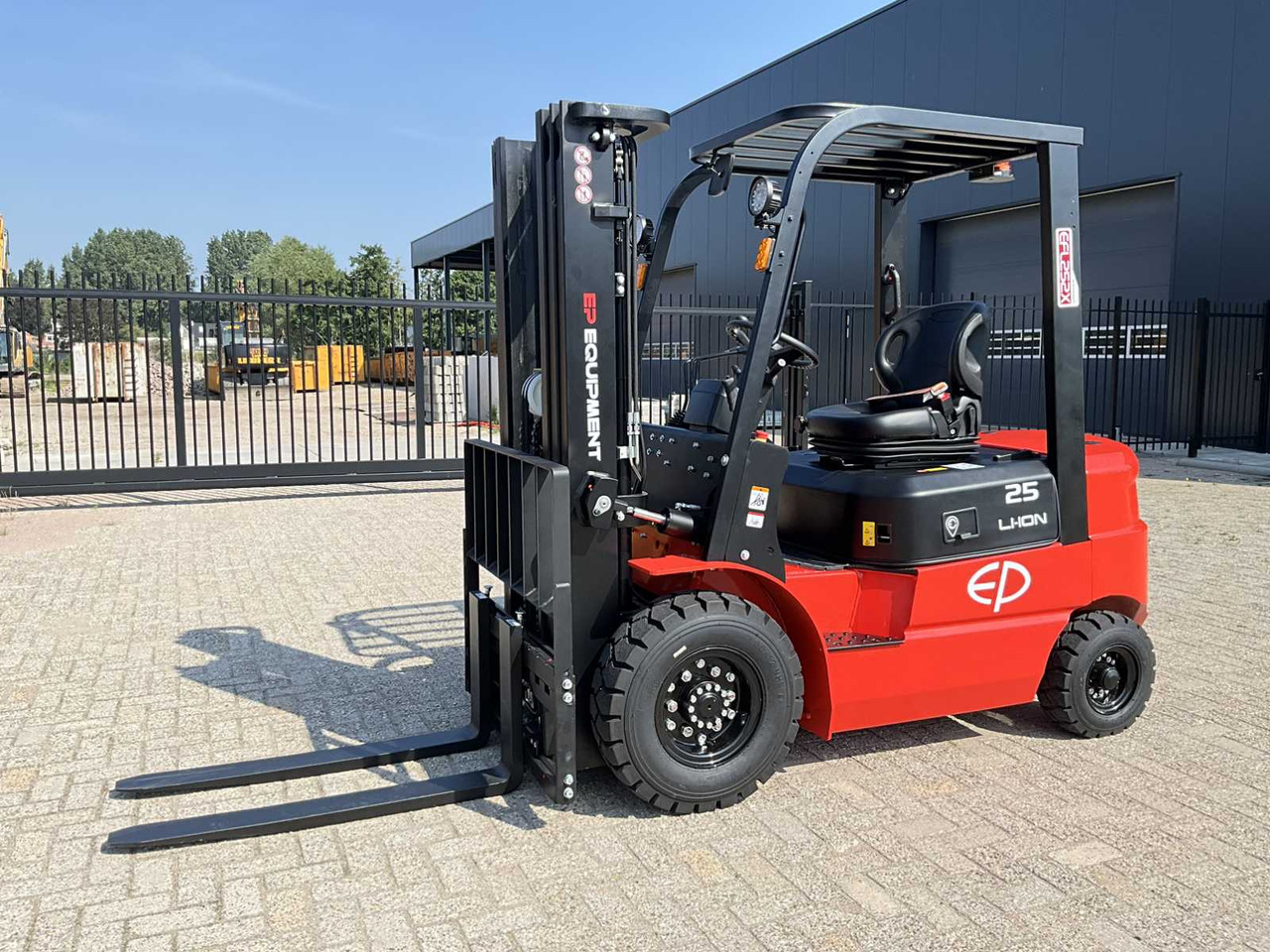 EP - 2025 - EFL 252 XS - FORKLIFT TRUCK - Chariot élévateur: photos 2 EP - 2025 - EFL 252 XS - FORKLIFT TRUCK - Chariot élévateur: photos 2