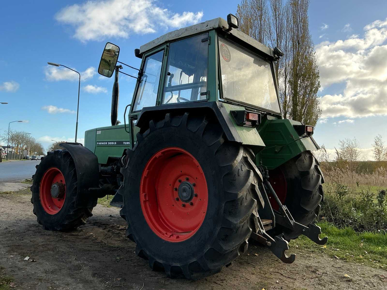 FENDT FARMER 309 LSA TURBOMATIK FOUR-WHEEL DRIVE AGRICULTURAL TRACTOR - Tracteur agricole: photos 3 FENDT FARMER 309 LSA TURBOMATIK FOUR-WHEEL DRIVE AGRICULTURAL TRACTOR - Tracteur agricole: photos 3