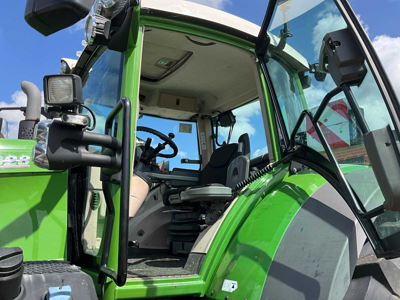 Tracteur agricole Fendt 828 Vario S4 Profi Plus: photos 28