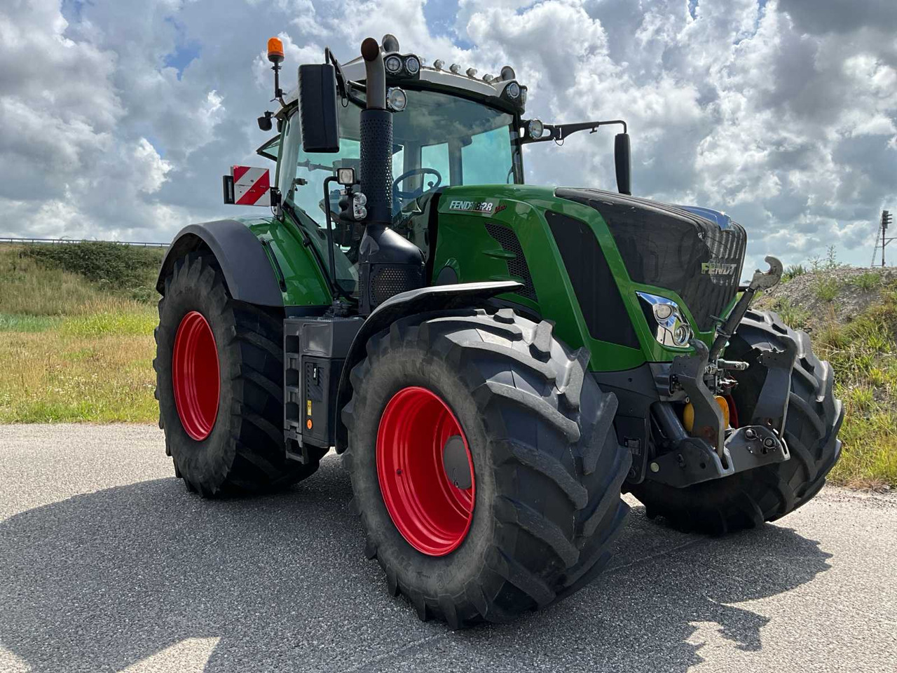 Fendt 828 Vario S4 Profi Plus - Tracteur agricole: photos 4 Fendt 828 Vario S4 Profi Plus - Tracteur agricole: photos 4
