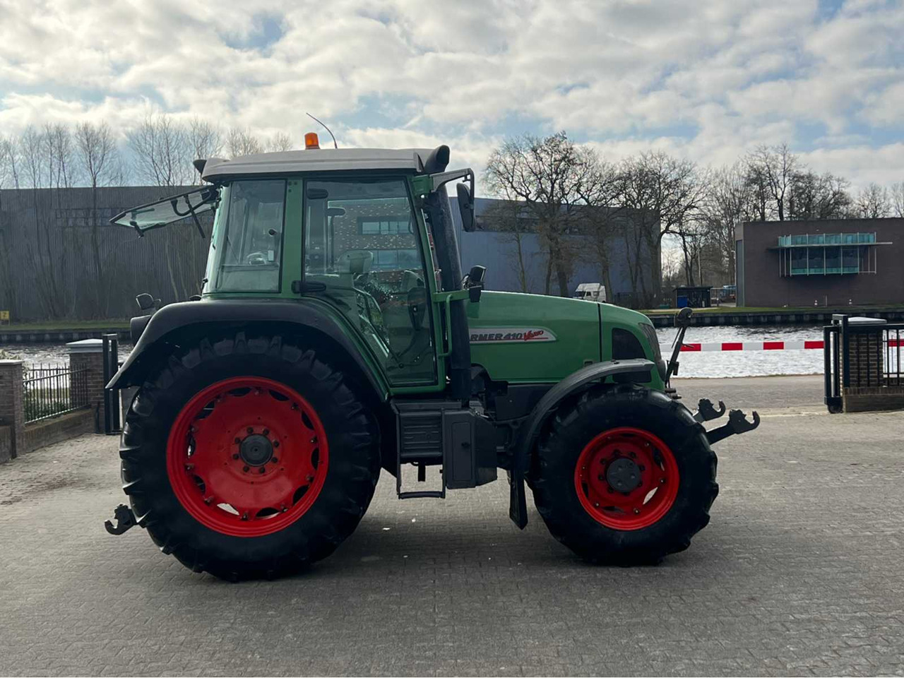 Fendt Farmer 410 - Tracteur agricole: photos 4 Fendt Farmer 410 - Tracteur agricole: photos 4