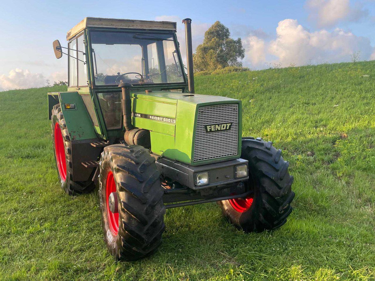Fendt Favorit 600 LSA - Tracteur agricole: photos 4 Fendt Favorit 600 LSA - Tracteur agricole: photos 4