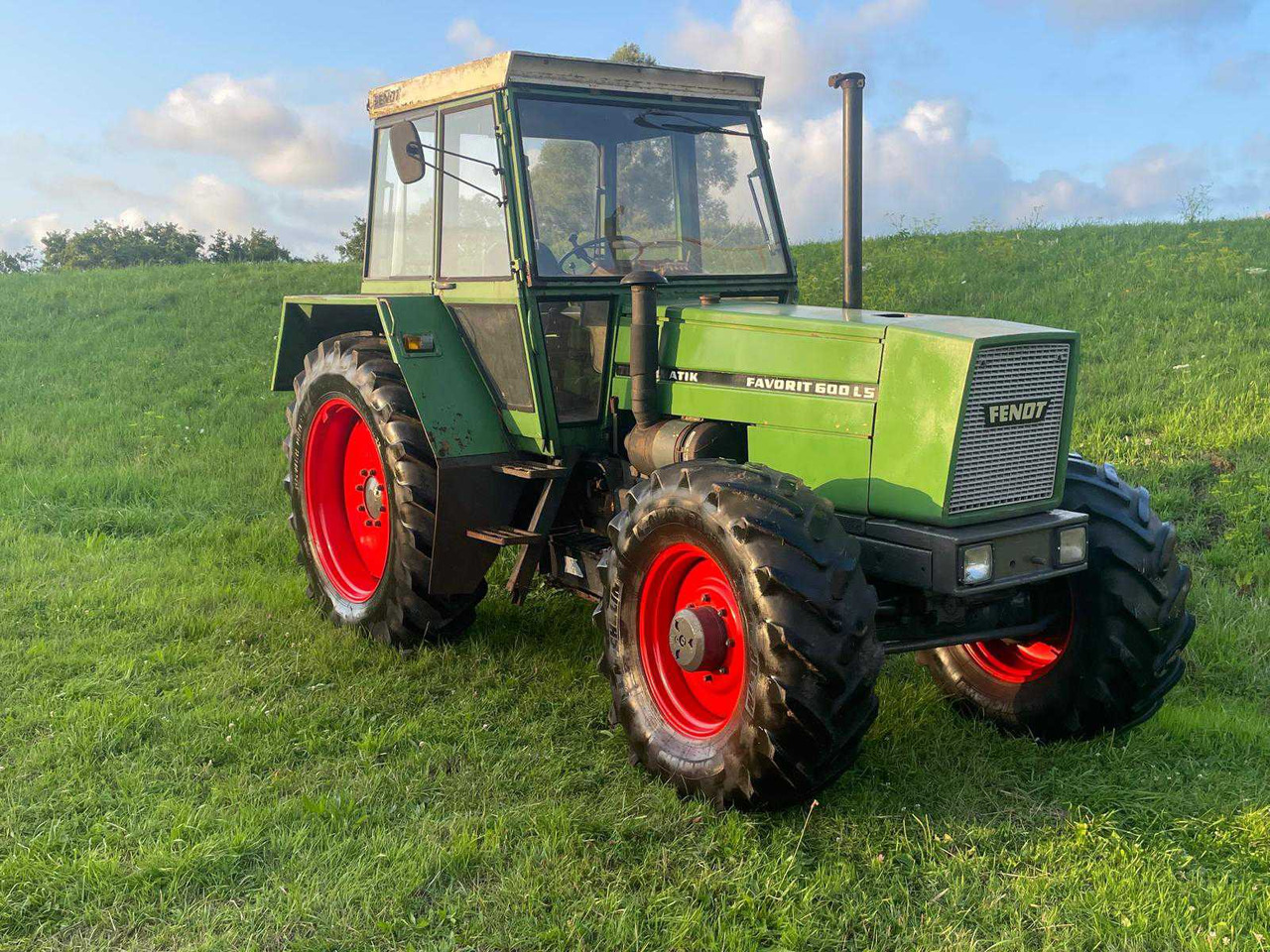 Fendt Favorit 600 LSA - Tracteur agricole: photos 2 Fendt Favorit 600 LSA - Tracteur agricole: photos 2