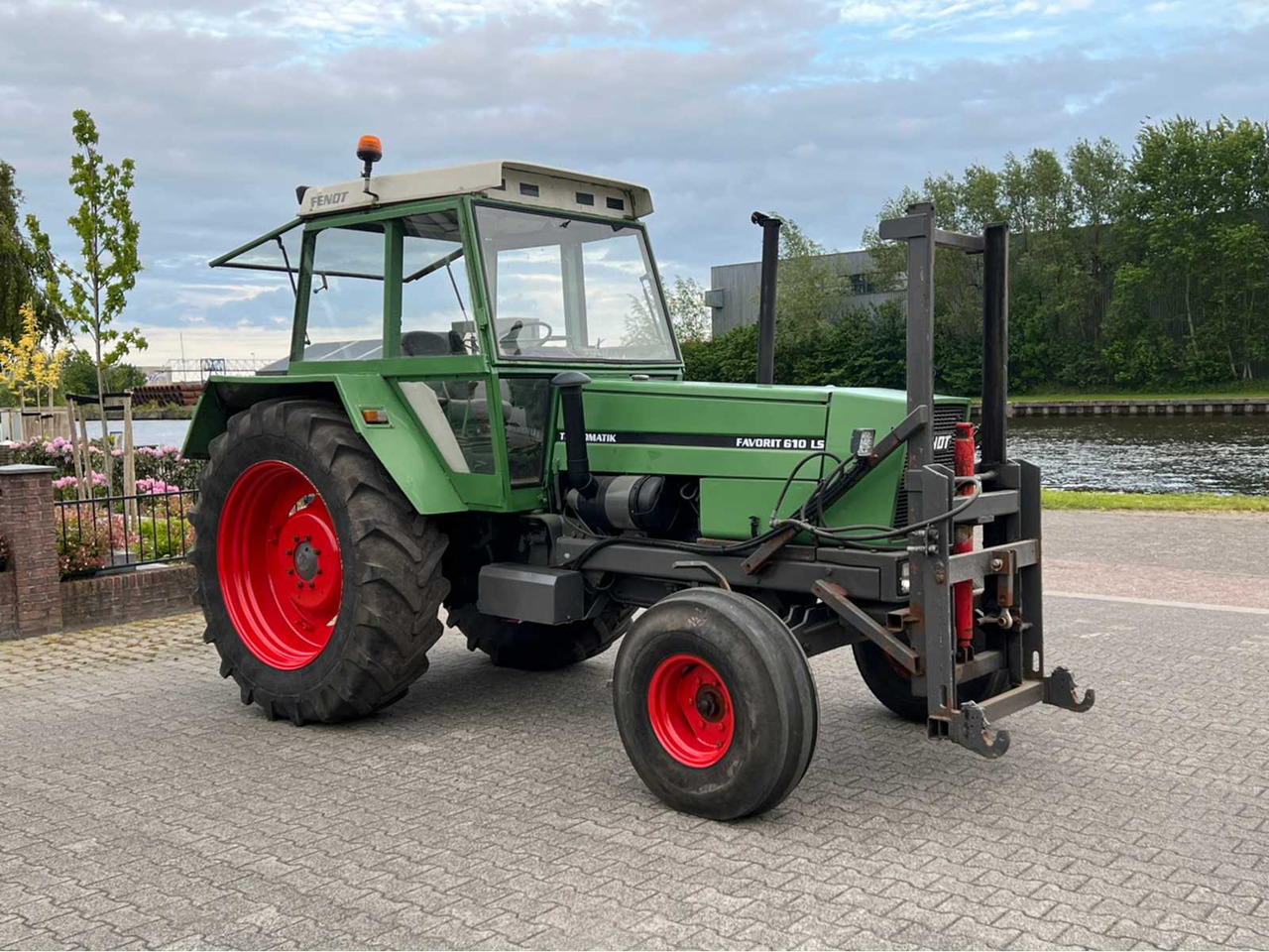 Fendt Favorit 610 LS - Tracteur agricole: photos 2 Fendt Favorit 610 LS - Tracteur agricole: photos 2