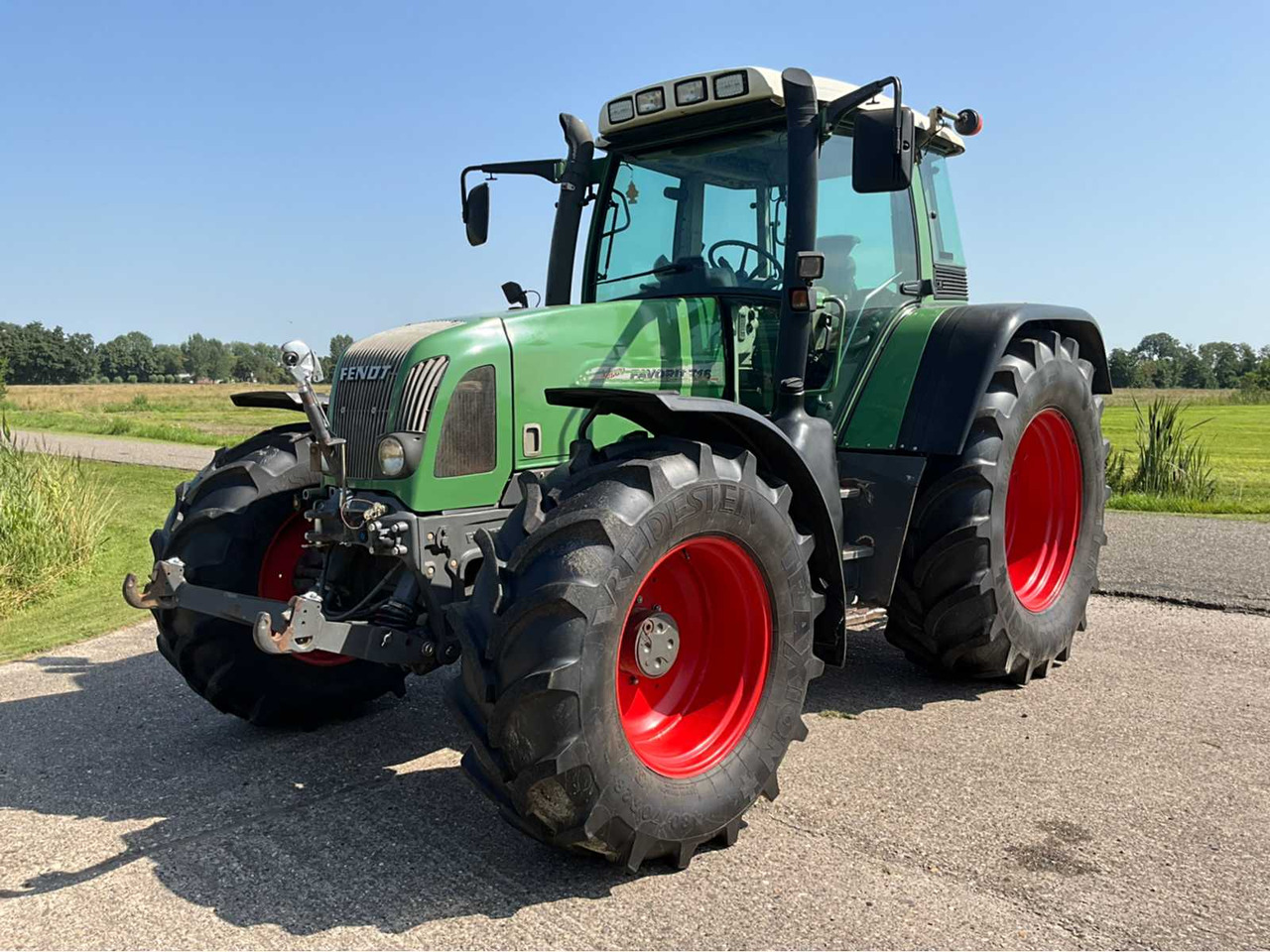 Fendt Favorit 716 Vario - Tracteur agricole: photos 2 Fendt Favorit 716 Vario - Tracteur agricole: photos 2