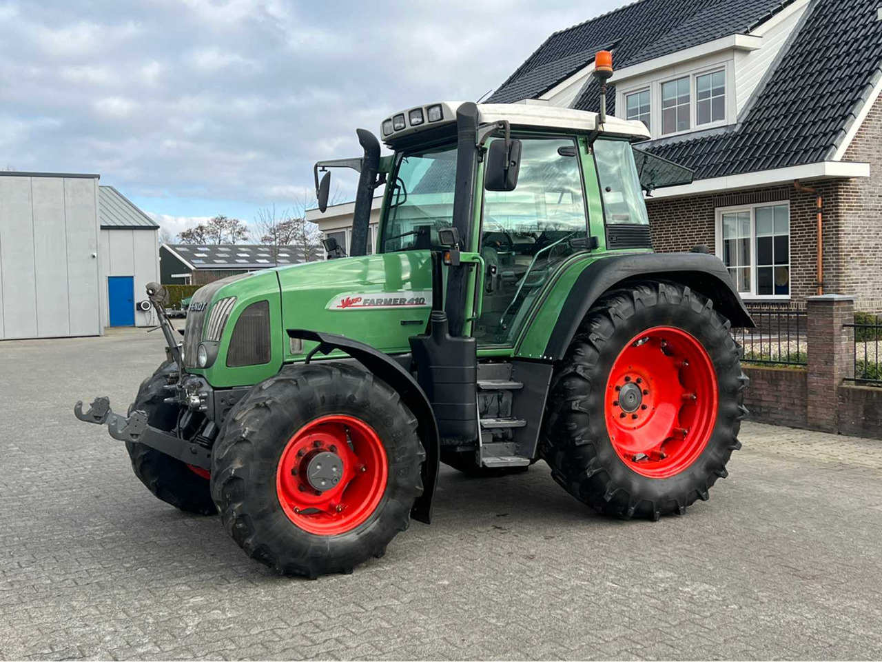 Fendt Vario 410 - Tracteur agricole: photos 1 Fendt Vario 410 - Tracteur agricole: photos 1