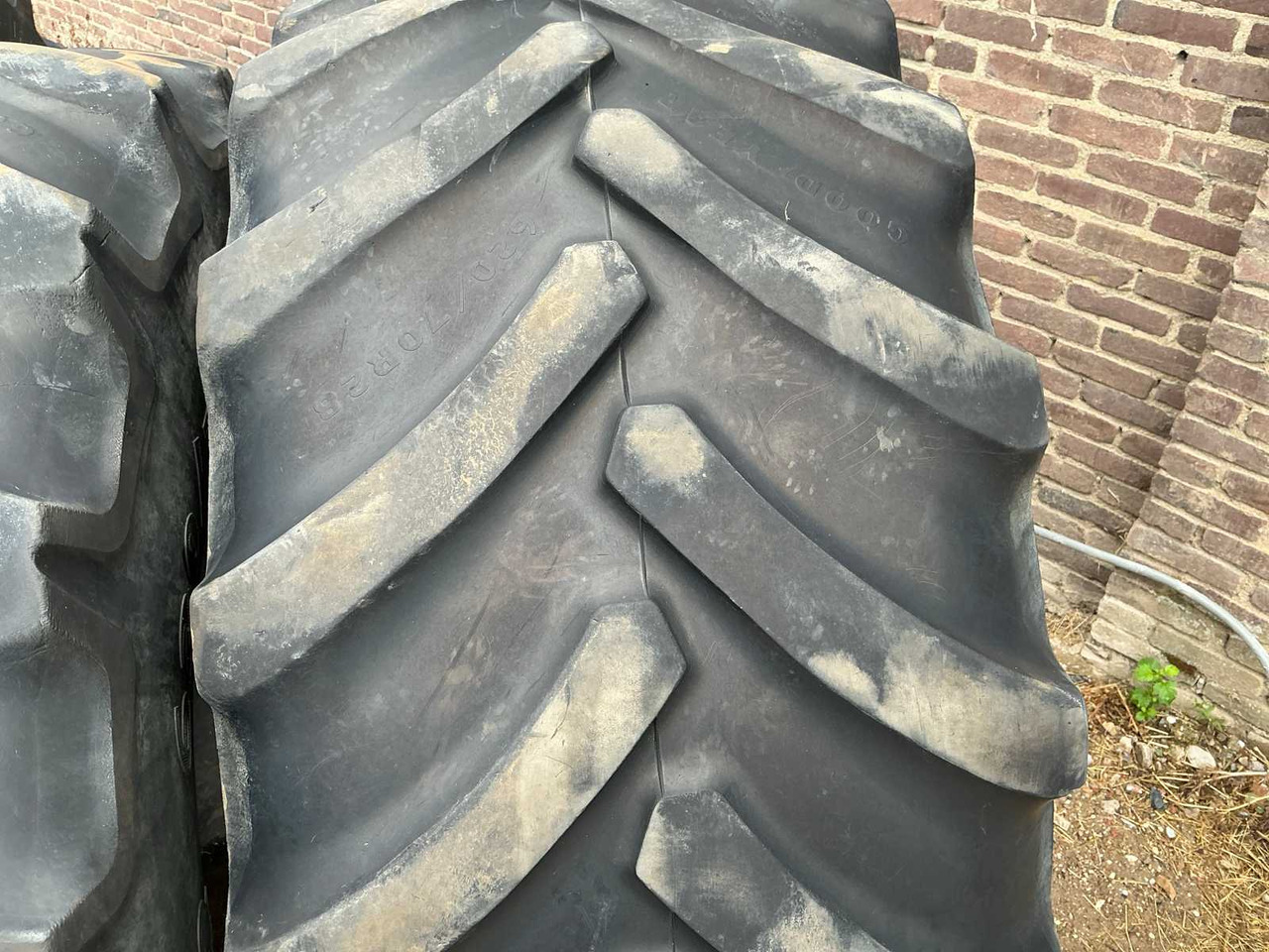 Goodyear Optitrac DT 824 - Pneus et jantes pour Tracteur agricole: photos 5 Goodyear Optitrac DT 824 - Pneus et jantes pour Tracteur agricole: photos 5