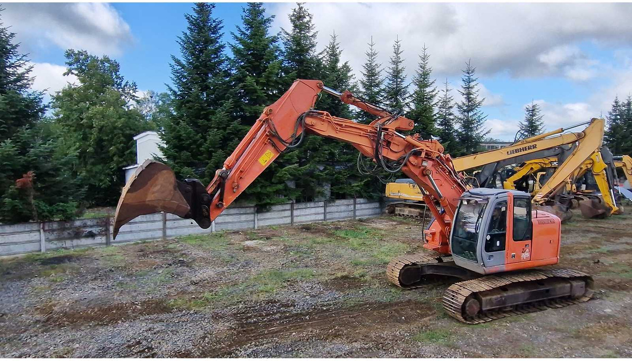 HITACHI ZX225USLC - Pelle sur chenille: photos 3 HITACHI ZX225USLC - Pelle sur chenille: photos 3