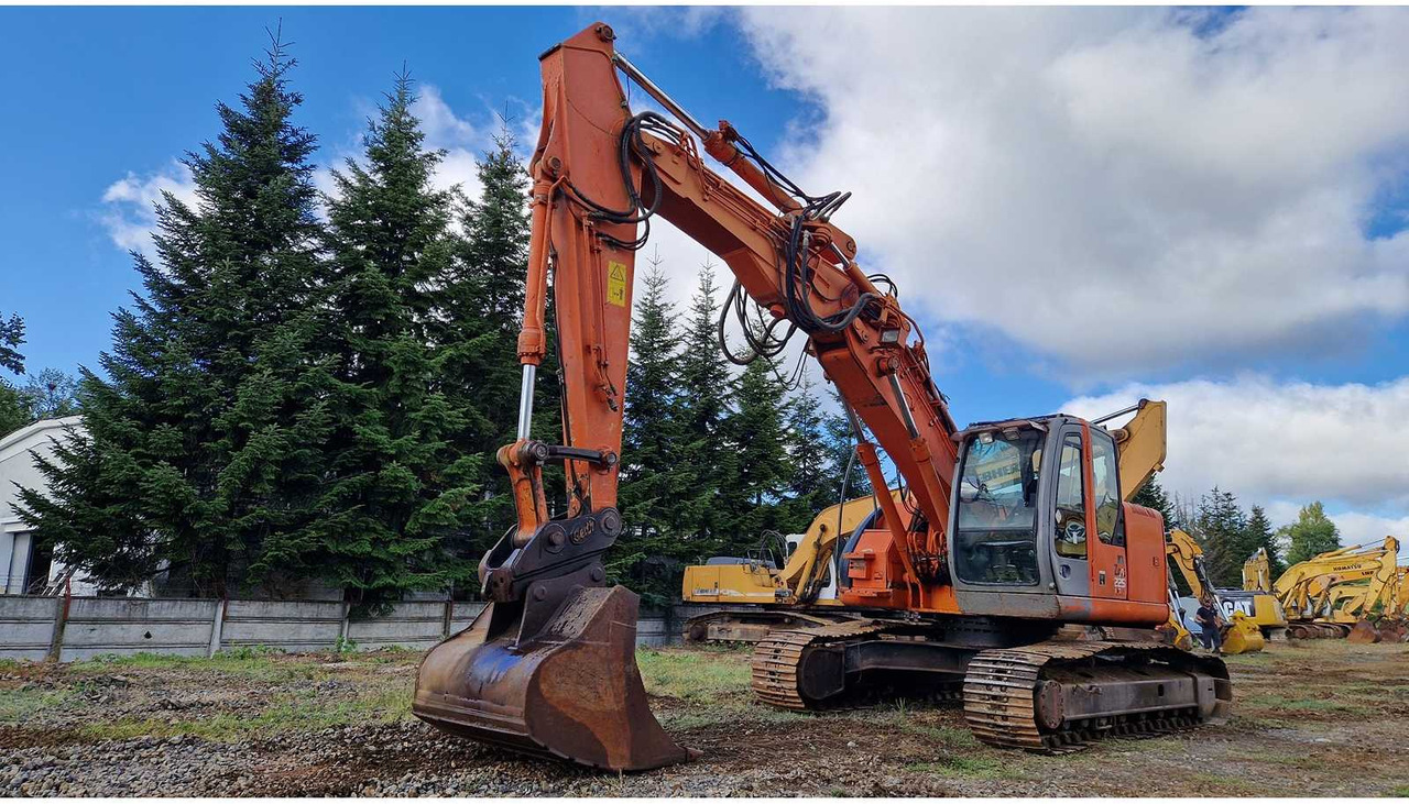 HITACHI ZX225USLC - Pelle sur chenille: photos 2 HITACHI ZX225USLC - Pelle sur chenille: photos 2