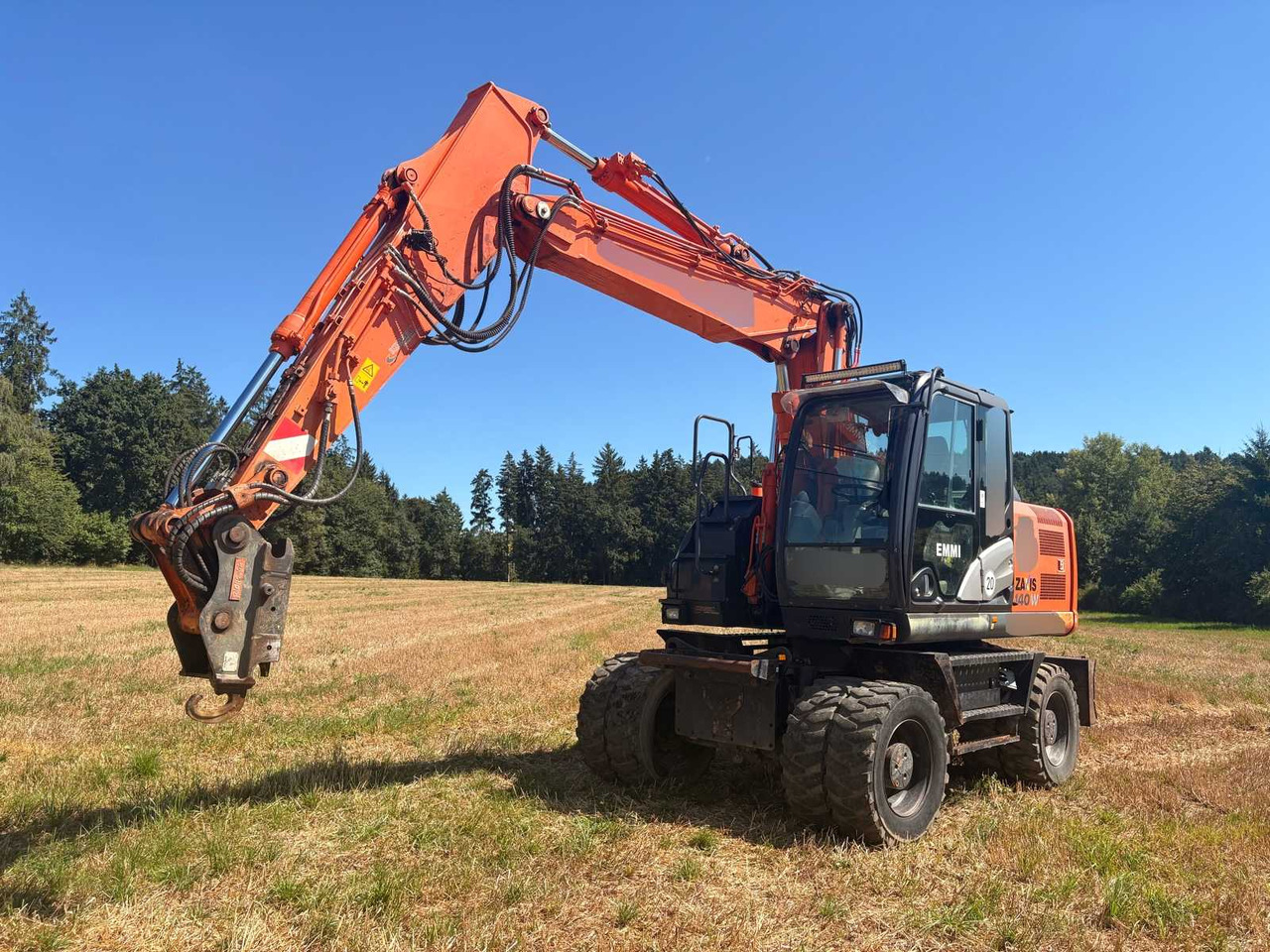 Hitachi ZAXIS 140W-5B - Pelle sur pneus: photos 1 Hitachi ZAXIS 140W-5B - Pelle sur pneus: photos 1