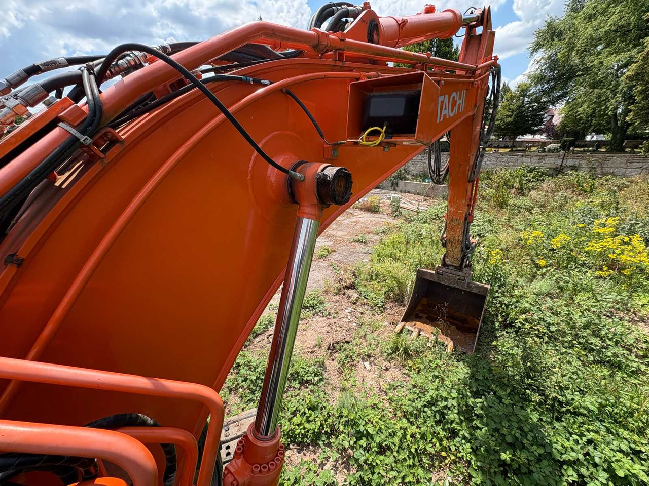 Hitachi ZX135 US-6 - Pelle sur chenille: photos 4 Hitachi ZX135 US-6 - Pelle sur chenille: photos 4