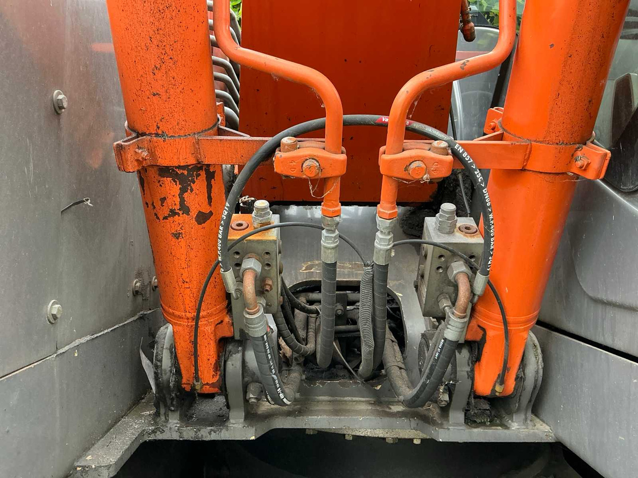 Pelle sur pneus Hitachi ZX140W-3: photos 25