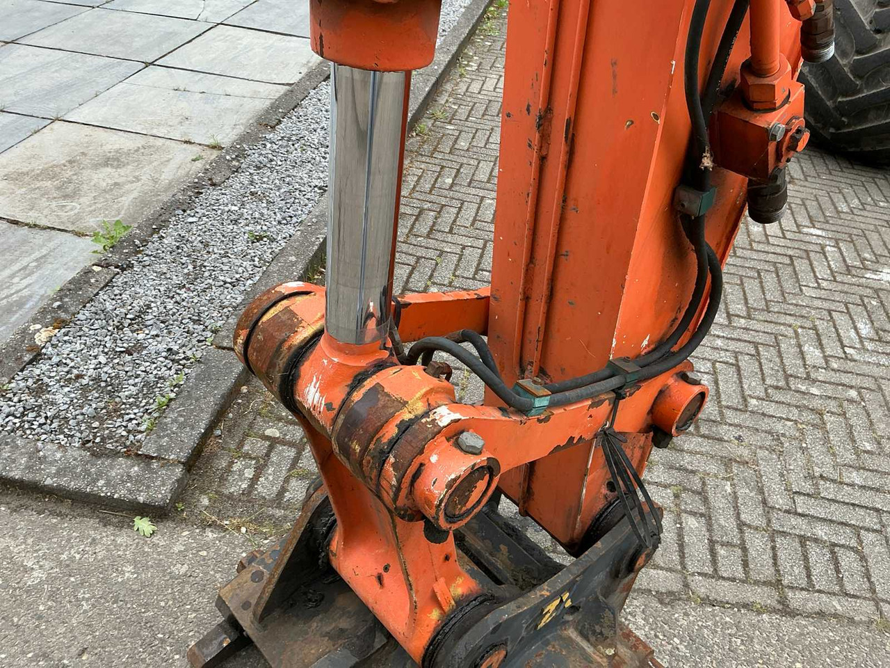 Pelle sur pneus Hitachi ZX140W-3: photos 32