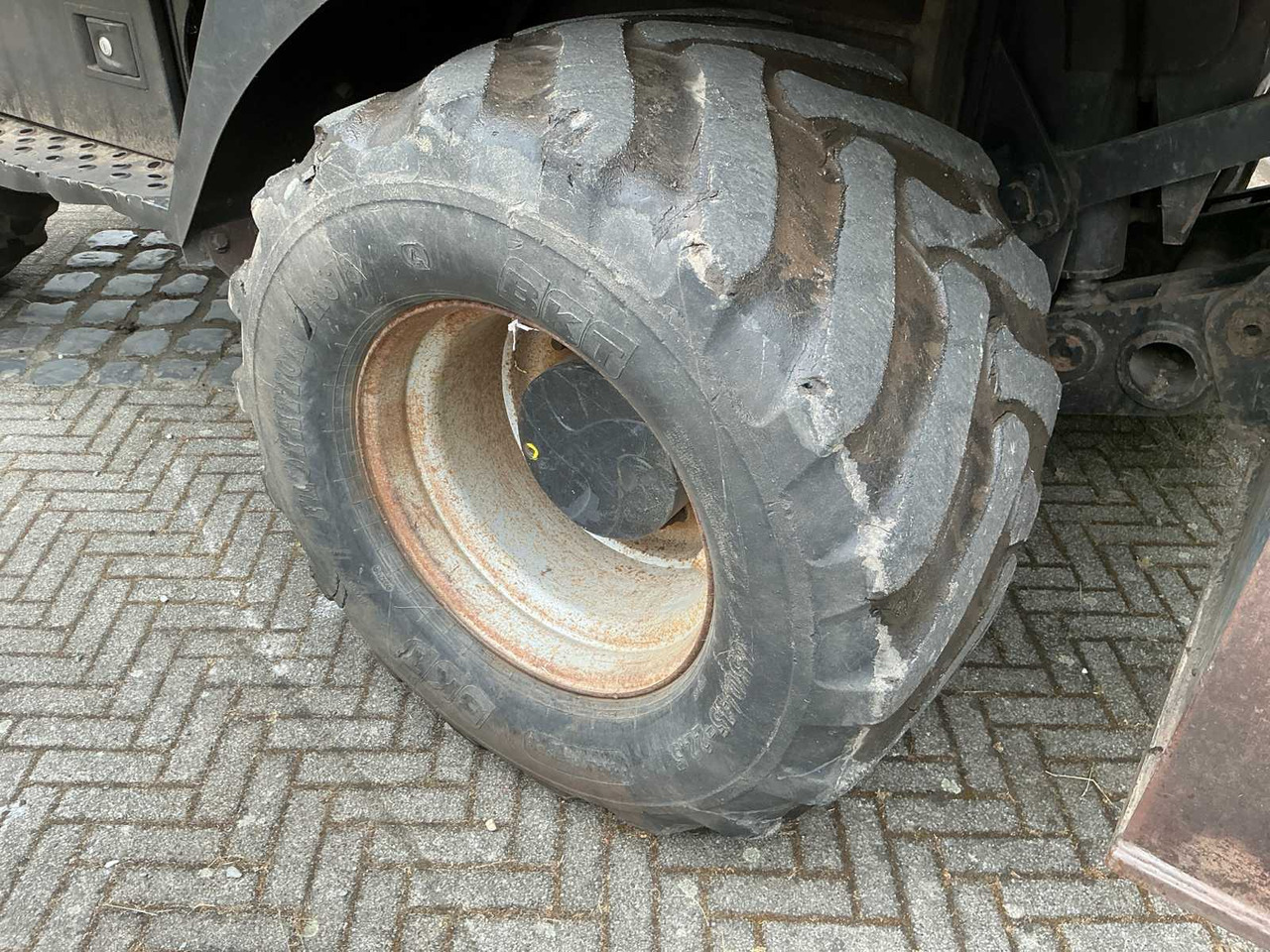 Pelle sur pneus Hitachi ZX140W-3: photos 11