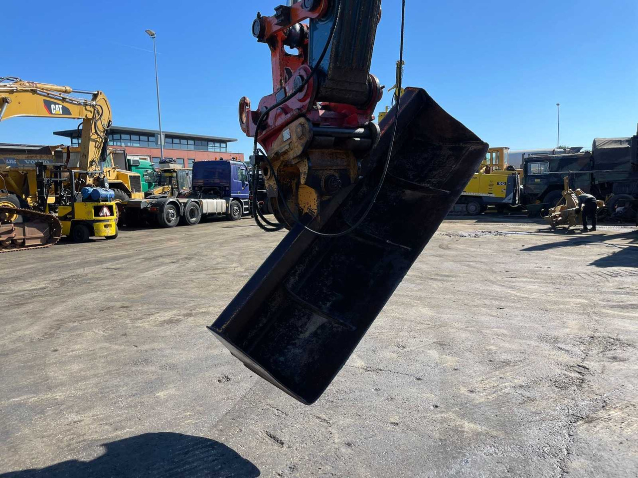 Hitachi ZX250LCN-3 - Pelle sur chenille: photos 2 Hitachi ZX250LCN-3 - Pelle sur chenille: photos 2
