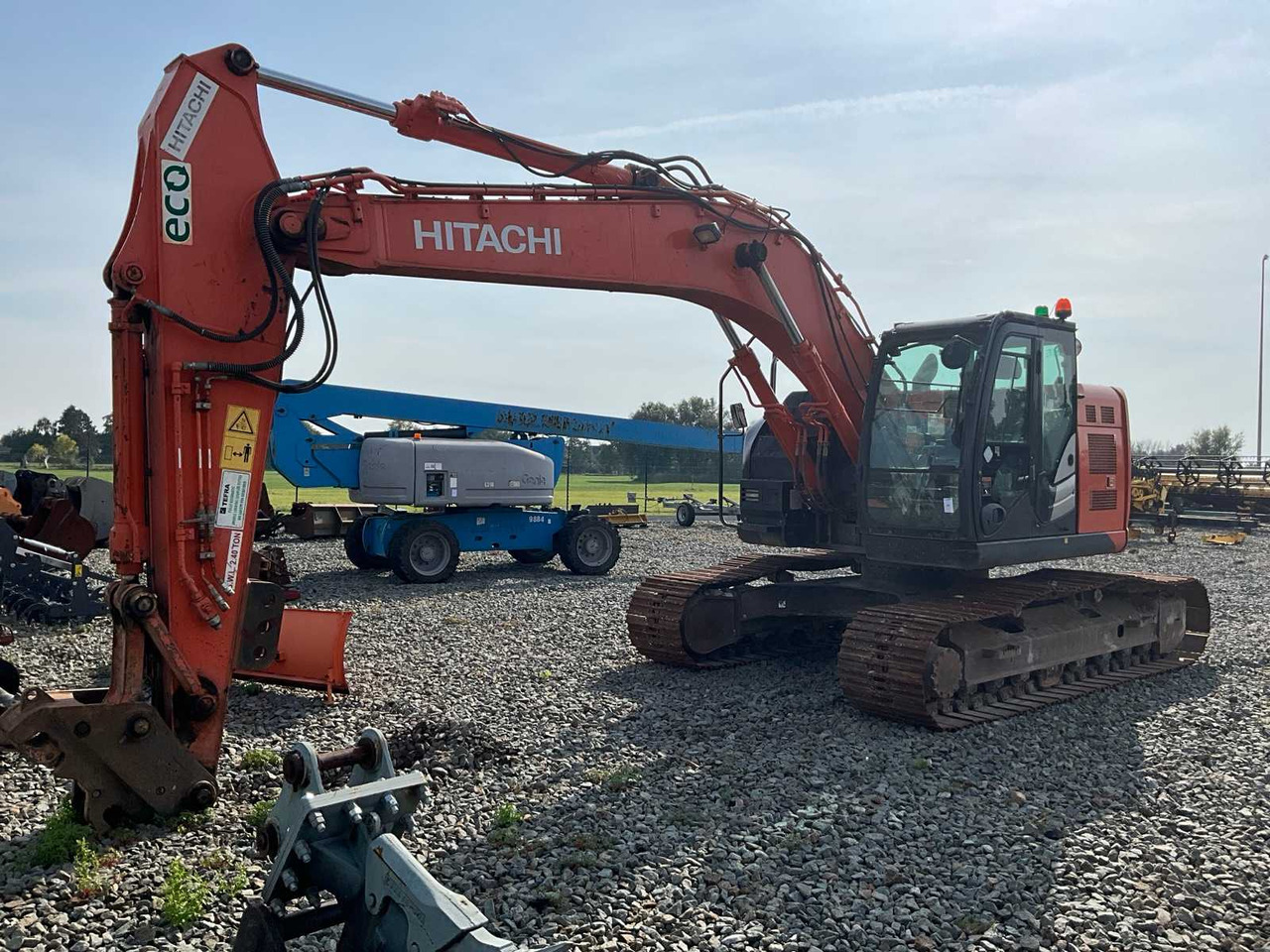 Hitachi Zaxis 225uslc - Pelle sur chenille: photos 2 Hitachi Zaxis 225uslc - Pelle sur chenille: photos 2